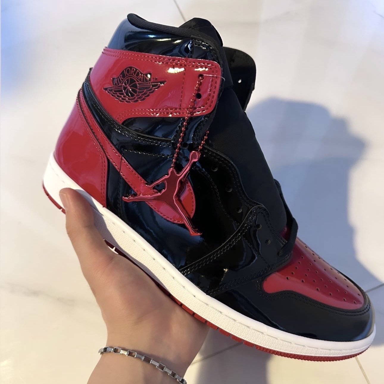 Jordan 1 Retro High OG Patent Bred 착용 스타일 - 1