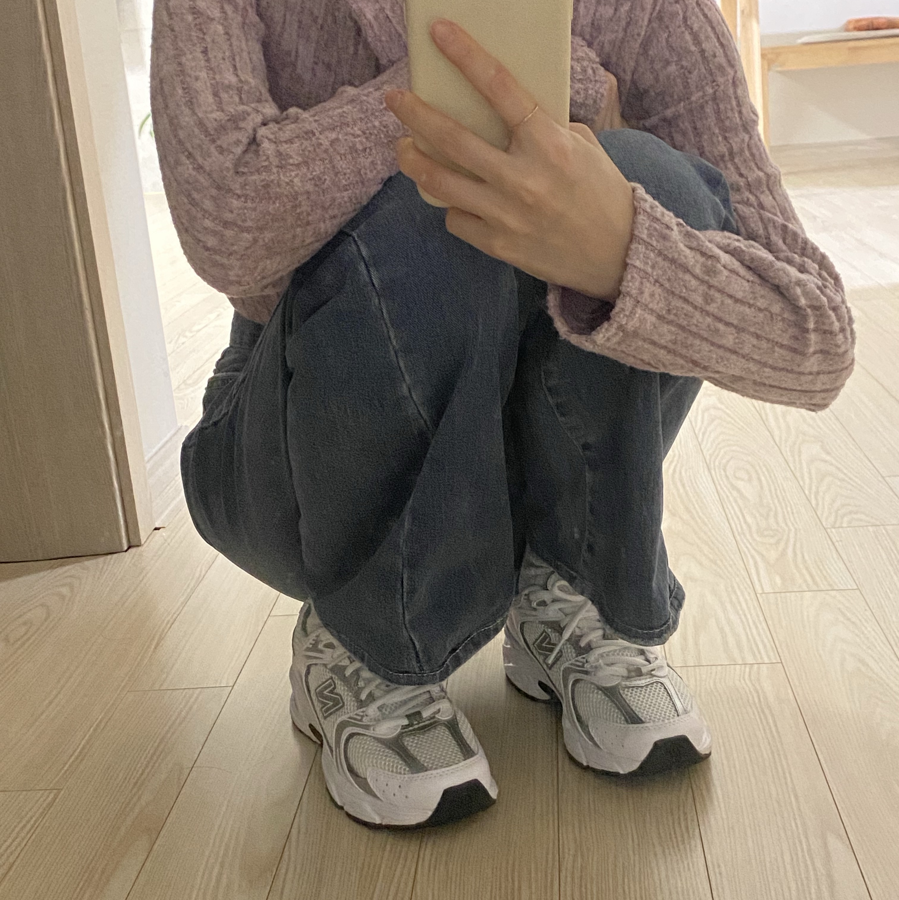 New Balance 530 White Silver 착용 스타일 - 3