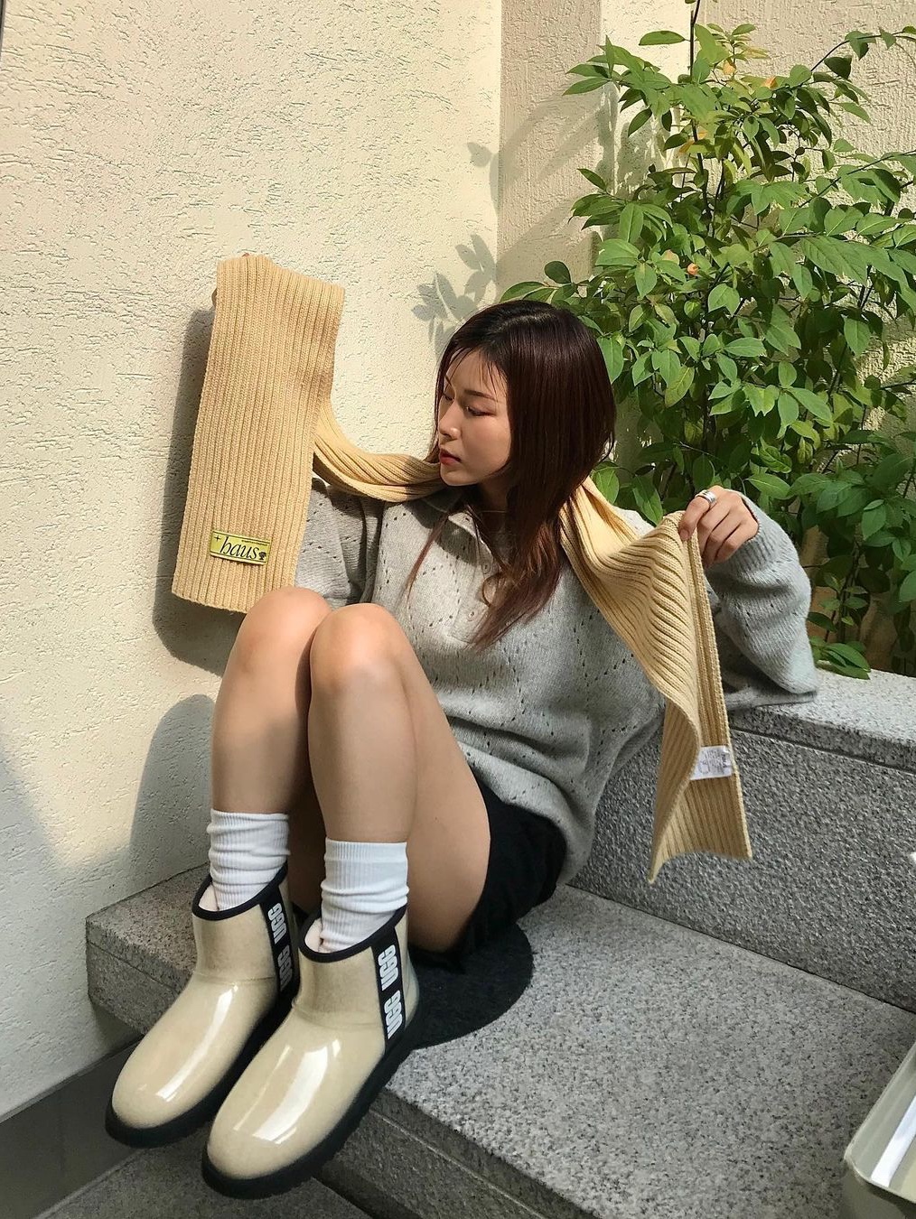 (W) UGG Classic Ultra Mini Platform Boots Chestnut, (W) UGG Tazzlita Chestnut 착용 스타일 - 4