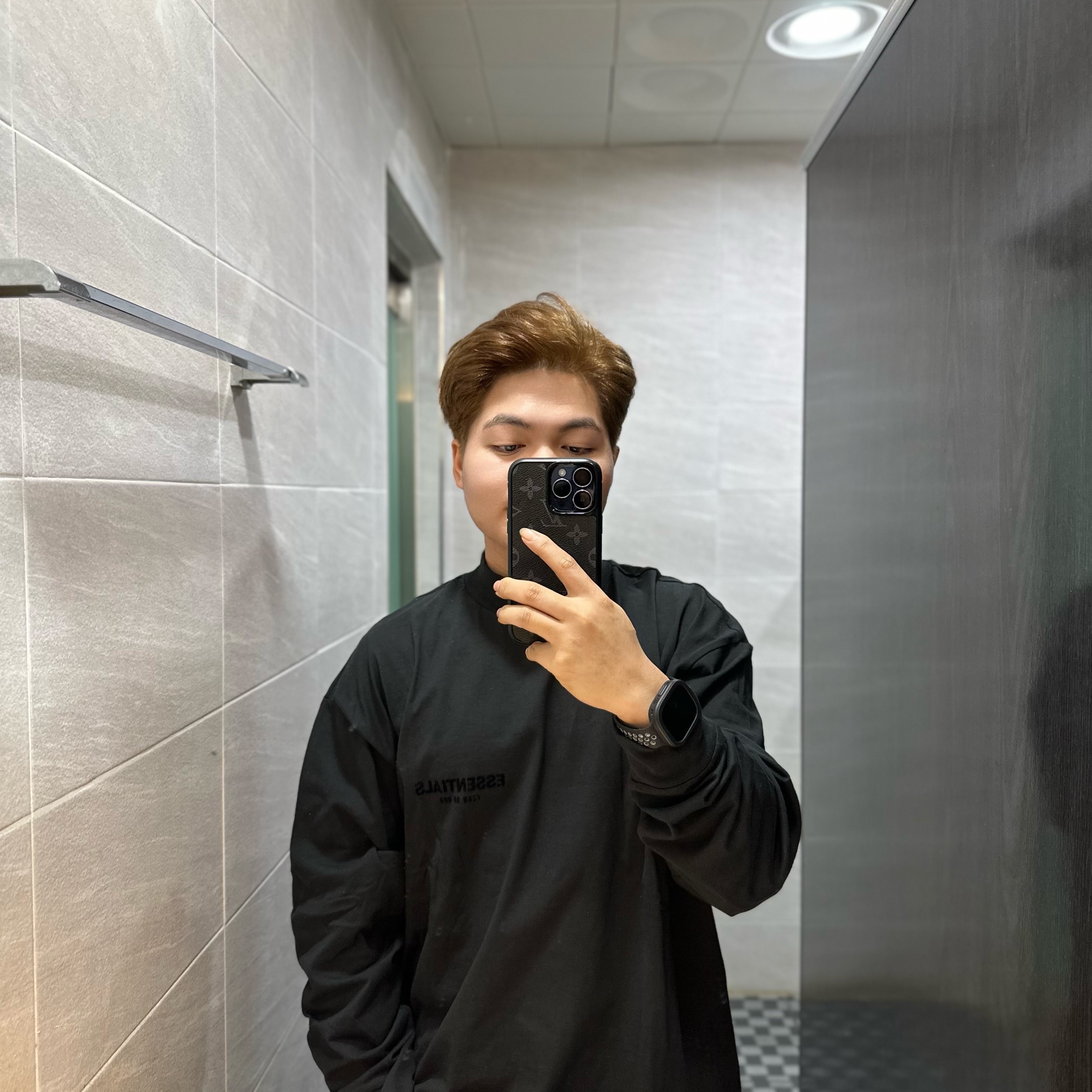 Essentials The Core Collection Long Sleeve T-Shirt Stretch Limo 착용 스타일