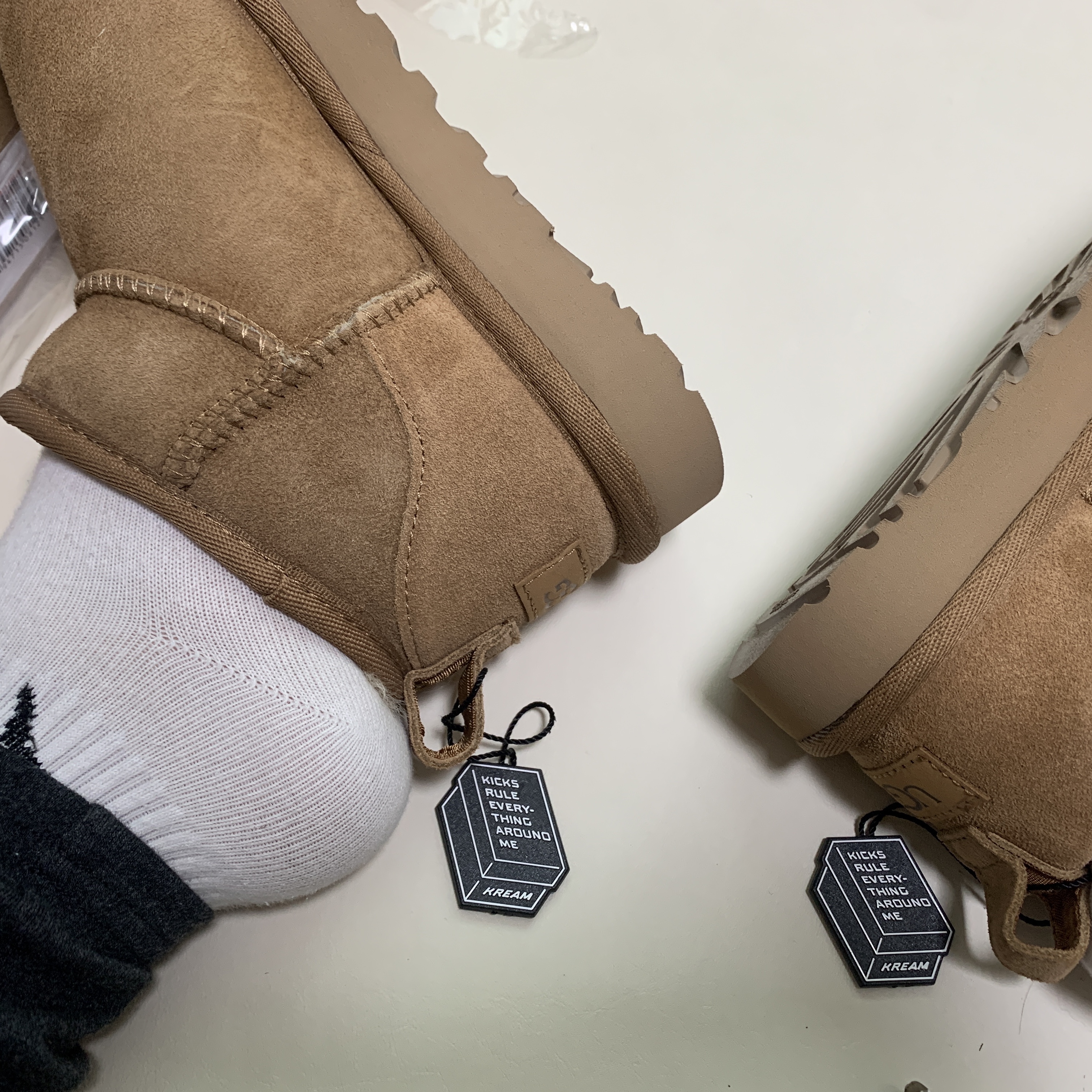 (W) UGG Classic Ultra Mini Boots Chestnut 착용 스타일