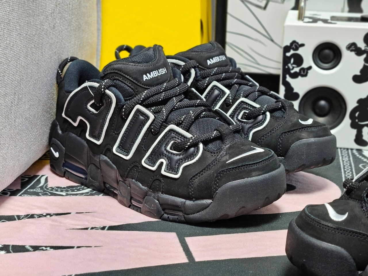 Nike x Ambush Air More Uptempo Low Black and White 착용 스타일 - 6
