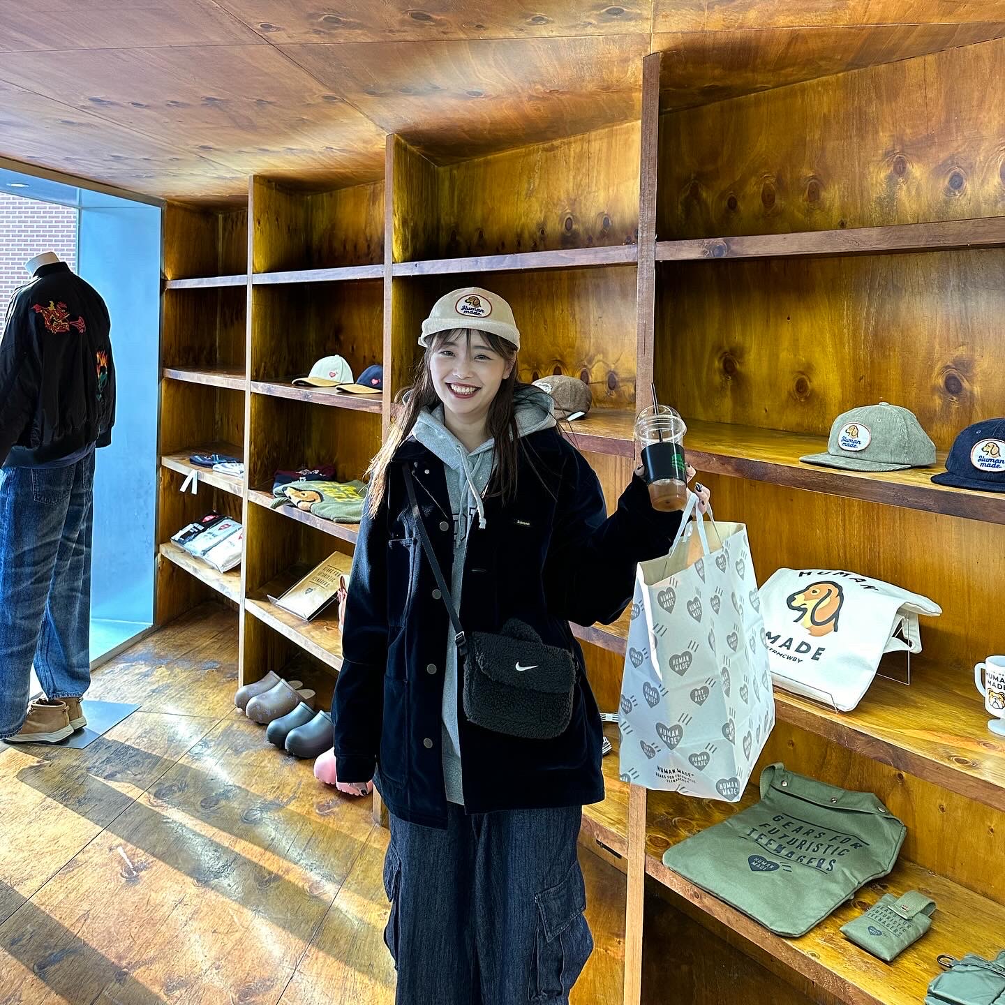 Human Made 6 Panel Corduroy Cap White, (Kids) Nike NSW Faux Fur Crossbody Bag Black 착용 스타일 - 4