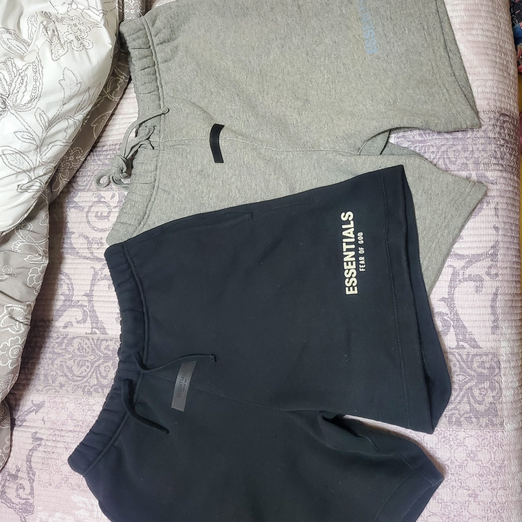 Essentials The Core Collection Sweatshorts Heather Oatmeal 착용 스타일 - 1