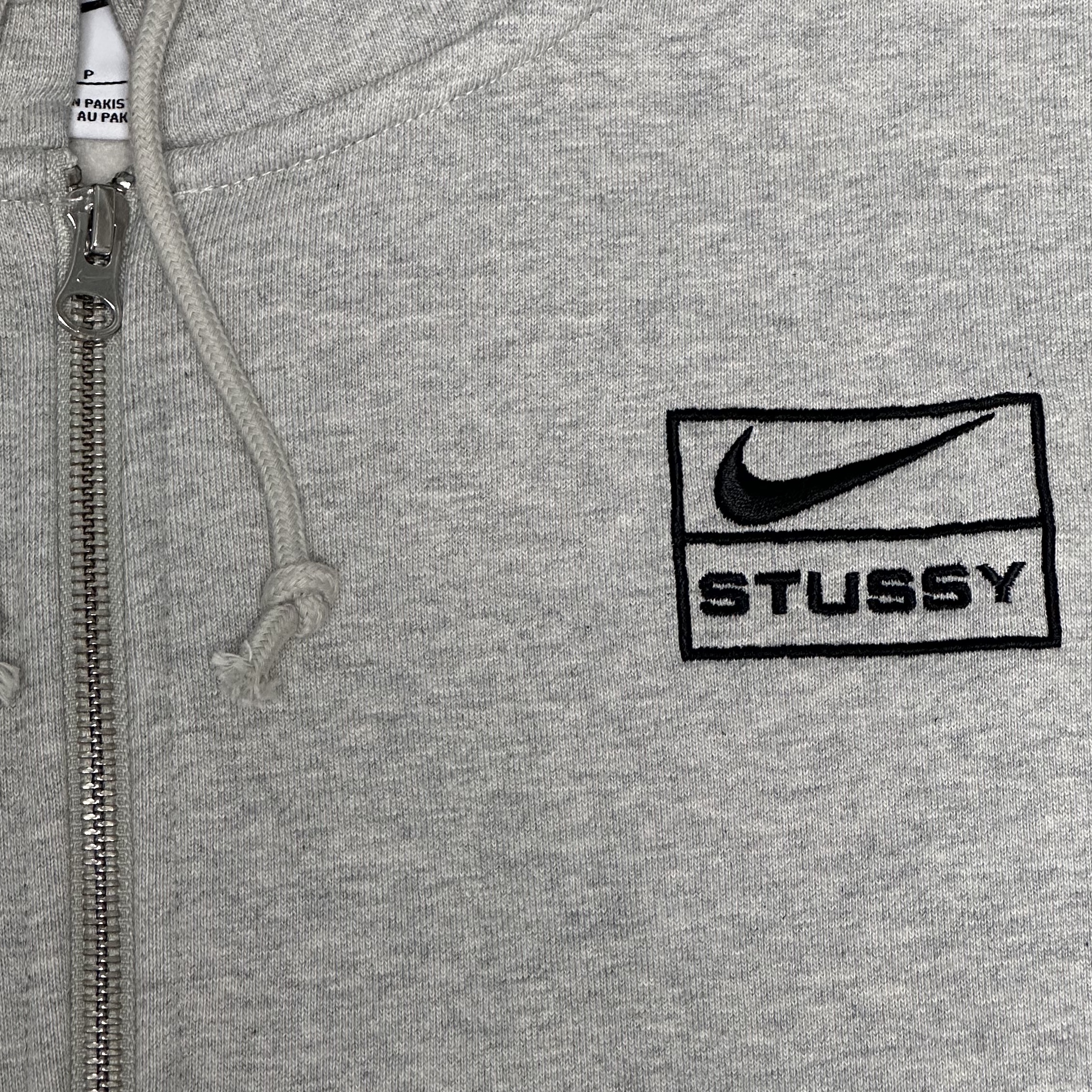 Nike x Stussy Full Zip Fleece Hoodie Grey Heather (FJ9181-050), Nike x Stussy NRG Fleece Crewneck Dark Grey Heather (DO9337-063) 착용 스타일 - 3