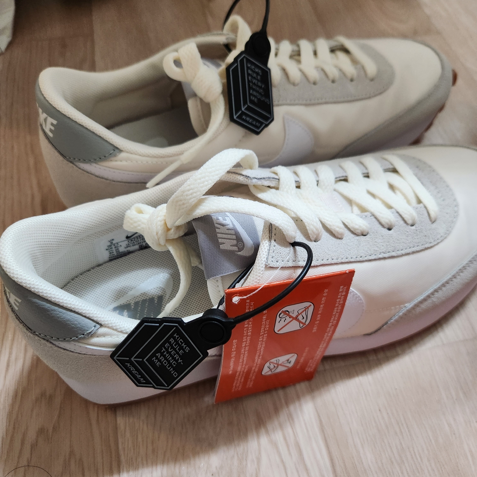 (W) Nike Daybreak Summit White 착용 스타일