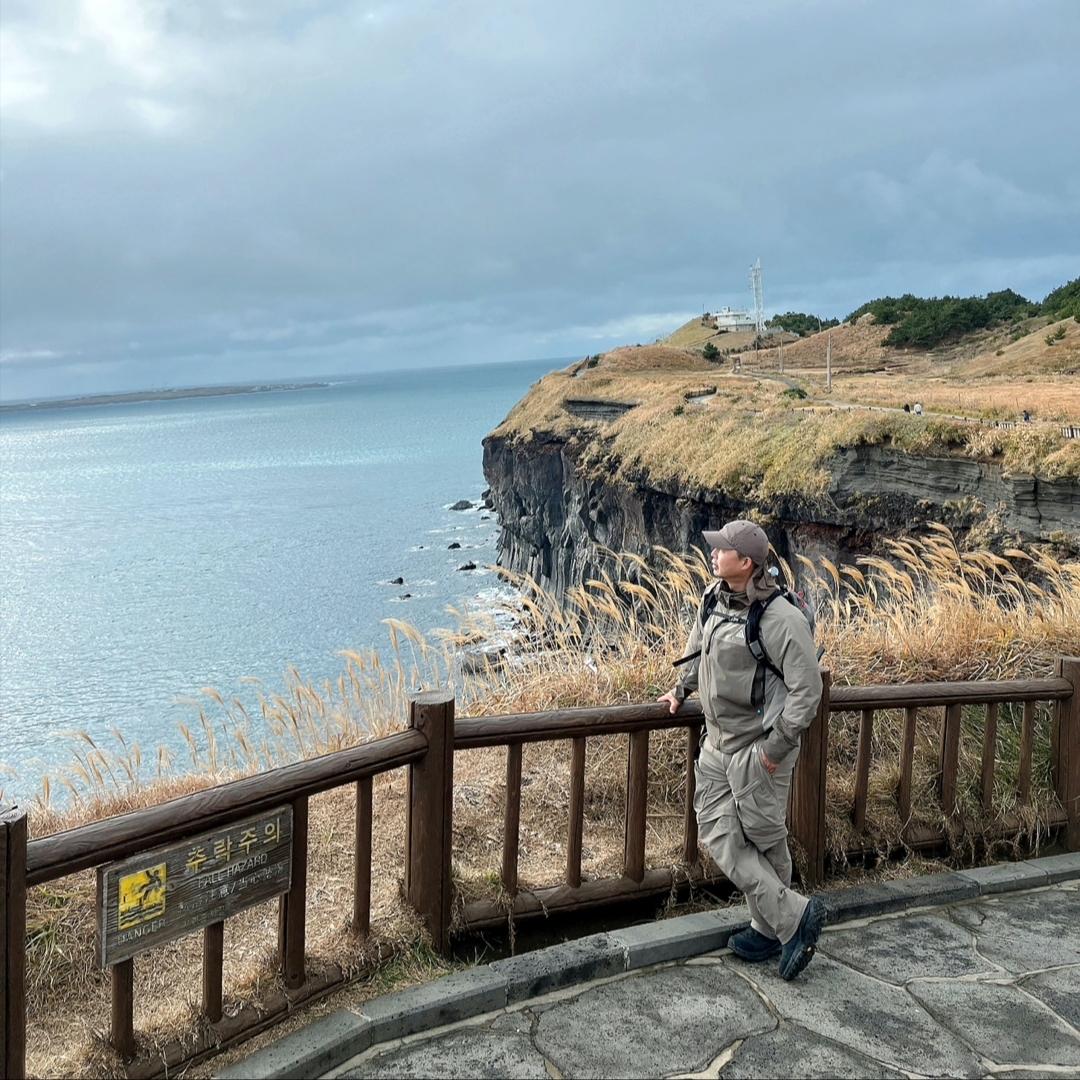 Nike ACG Heritage 86 Cap Ironstone, Hoka Kaha 2 Gore-Tex Black 착용 스타일