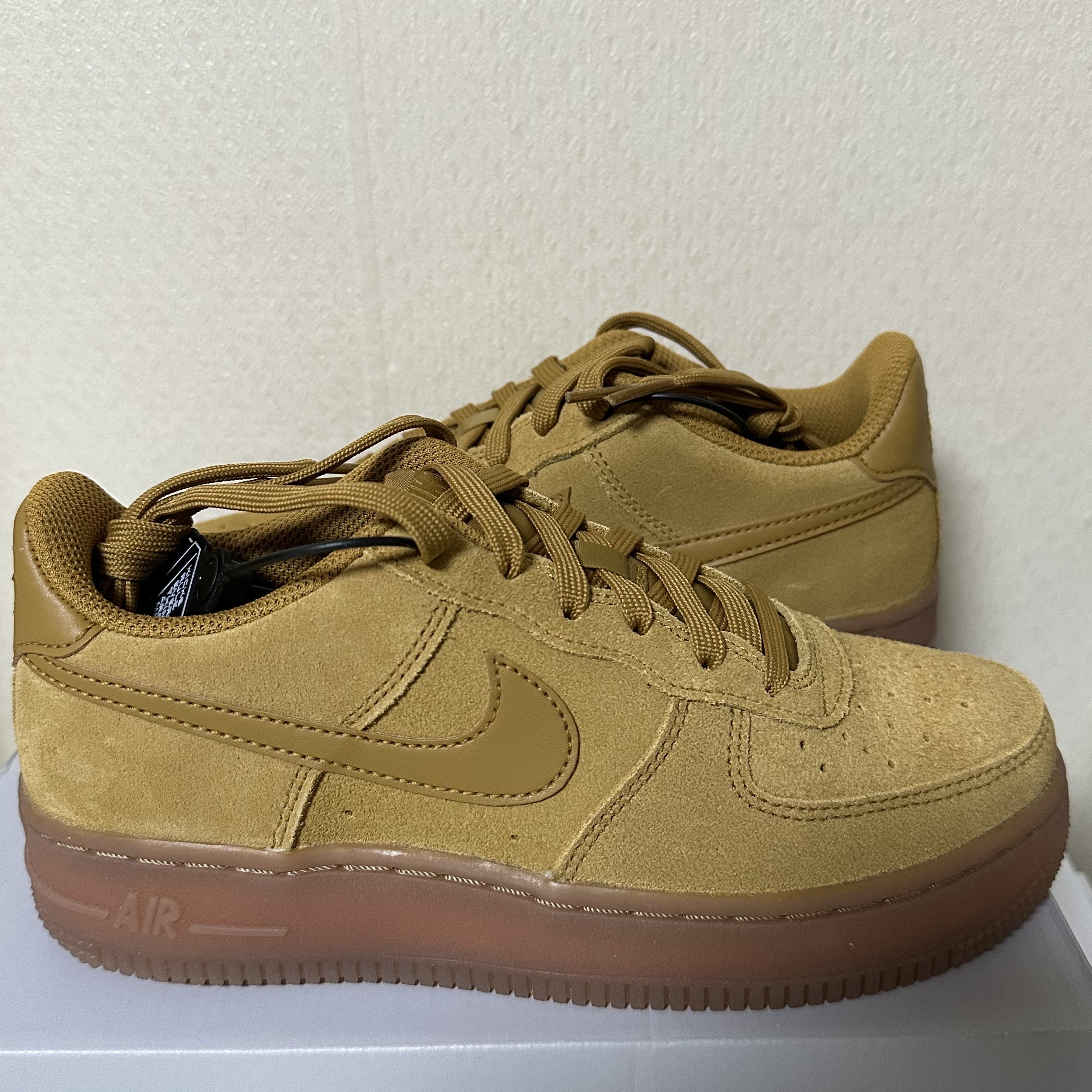 (GS) Nike Air Force 1 LV8 3 Wheat 착용 스타일