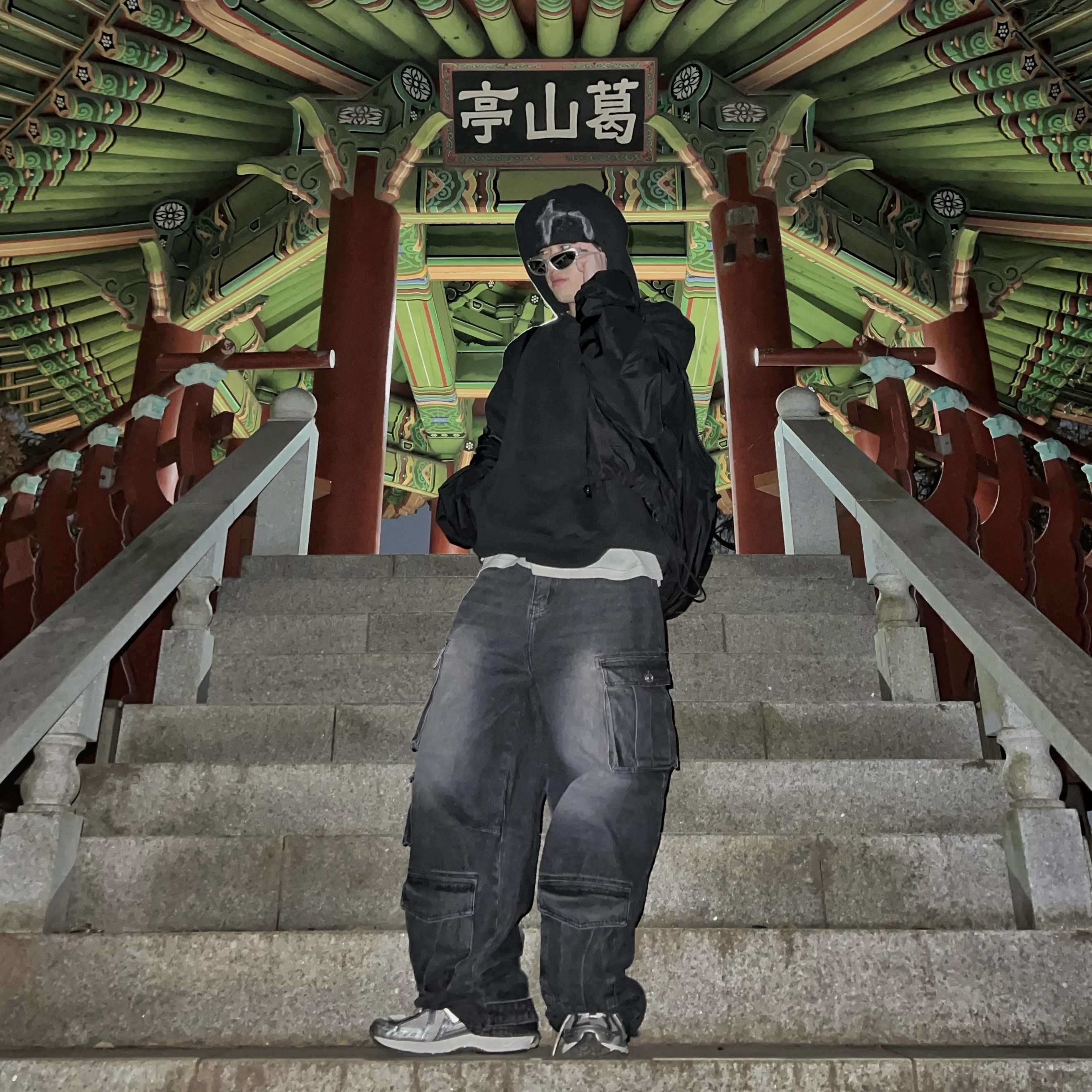 Stussy Basic Stussy Hoodie Black 2021, New Balance 1906R Silver Metallic 착용 스타일 - 3