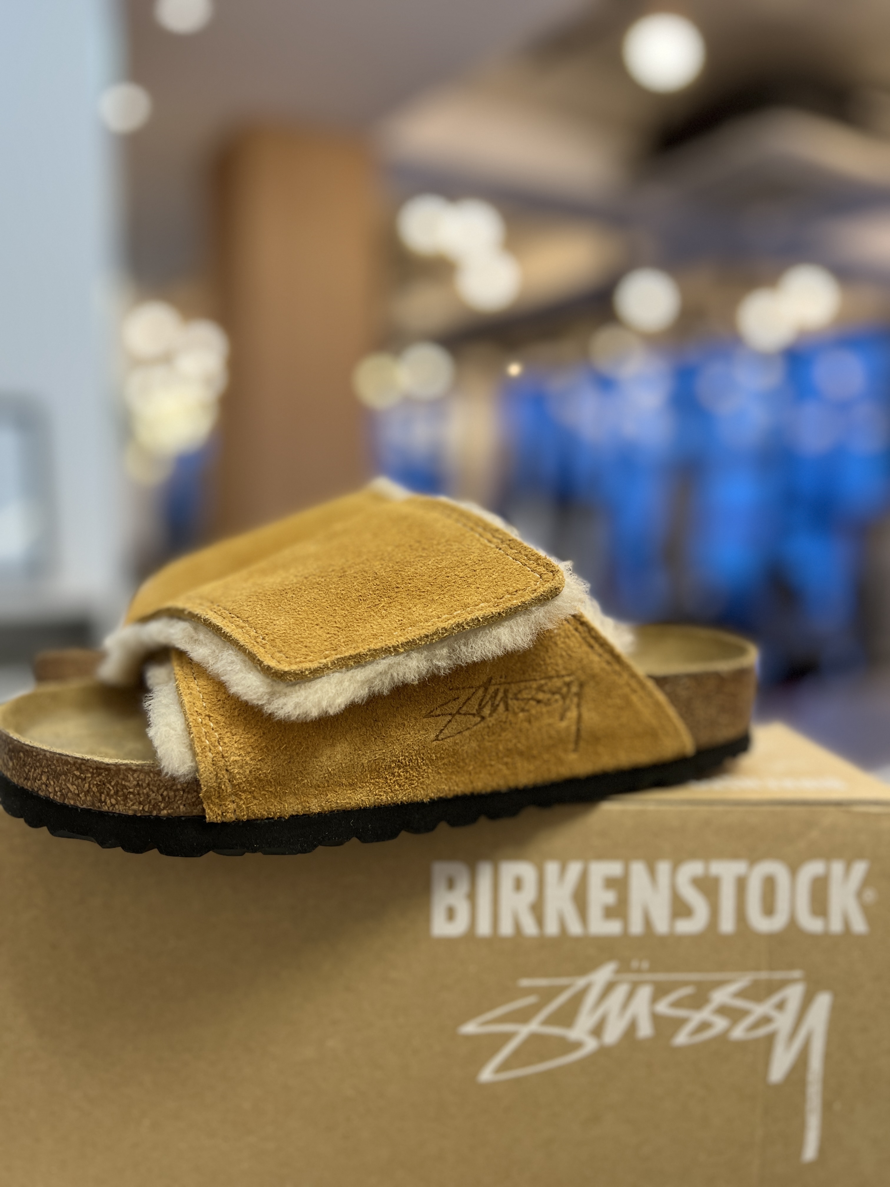 Birkenstock x Stussy Solana Shearling Slide Caramel 착용 스타일