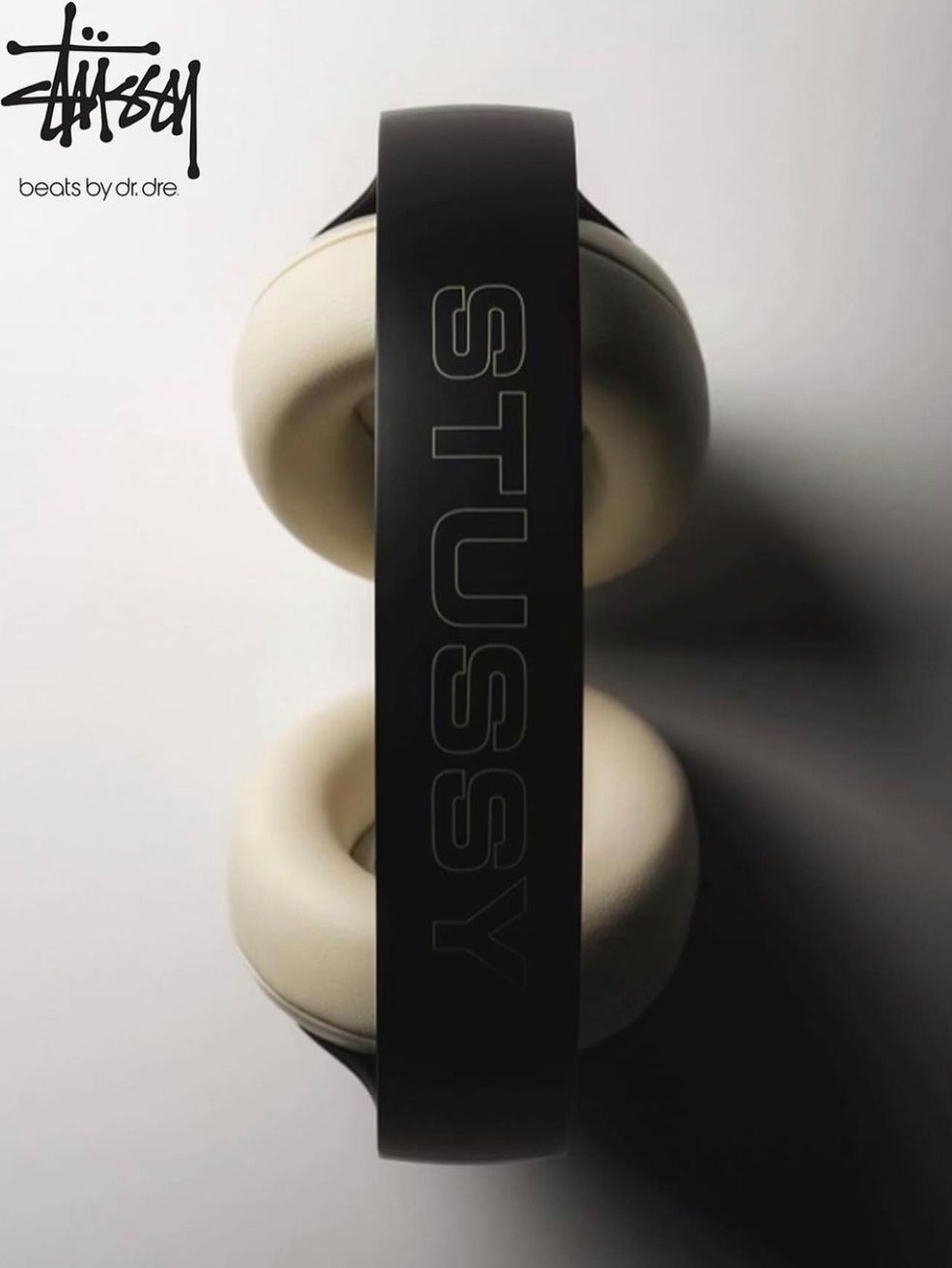 Beats Studio 3 Wireless Over Ear Headphone Shadow Grey (Korean Ver.) 착용 스타일 - 2
