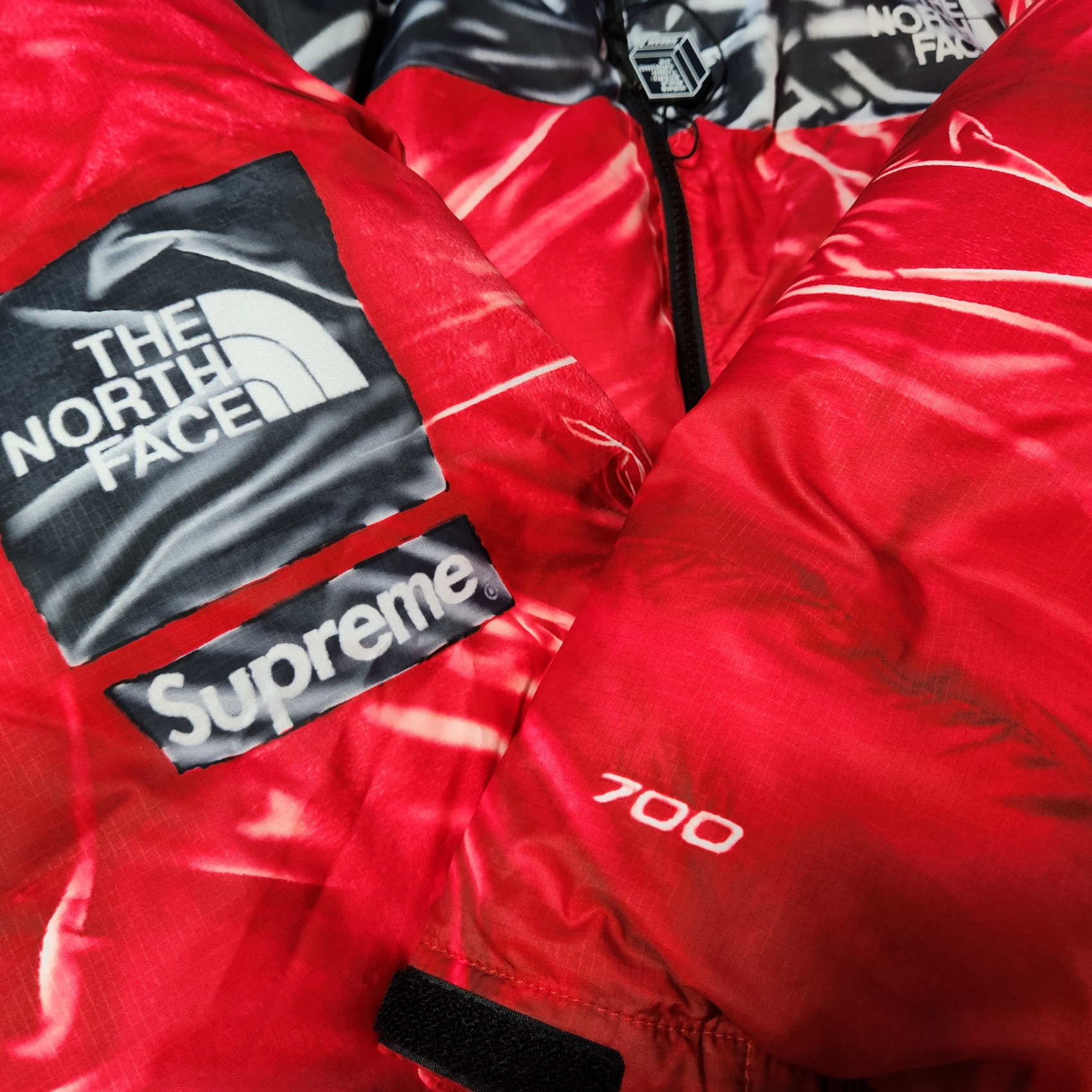 Supreme x The North Face Trompe L’oeil Printed Nuptse Jacket Red - 23SS 착용 스타일 - 3