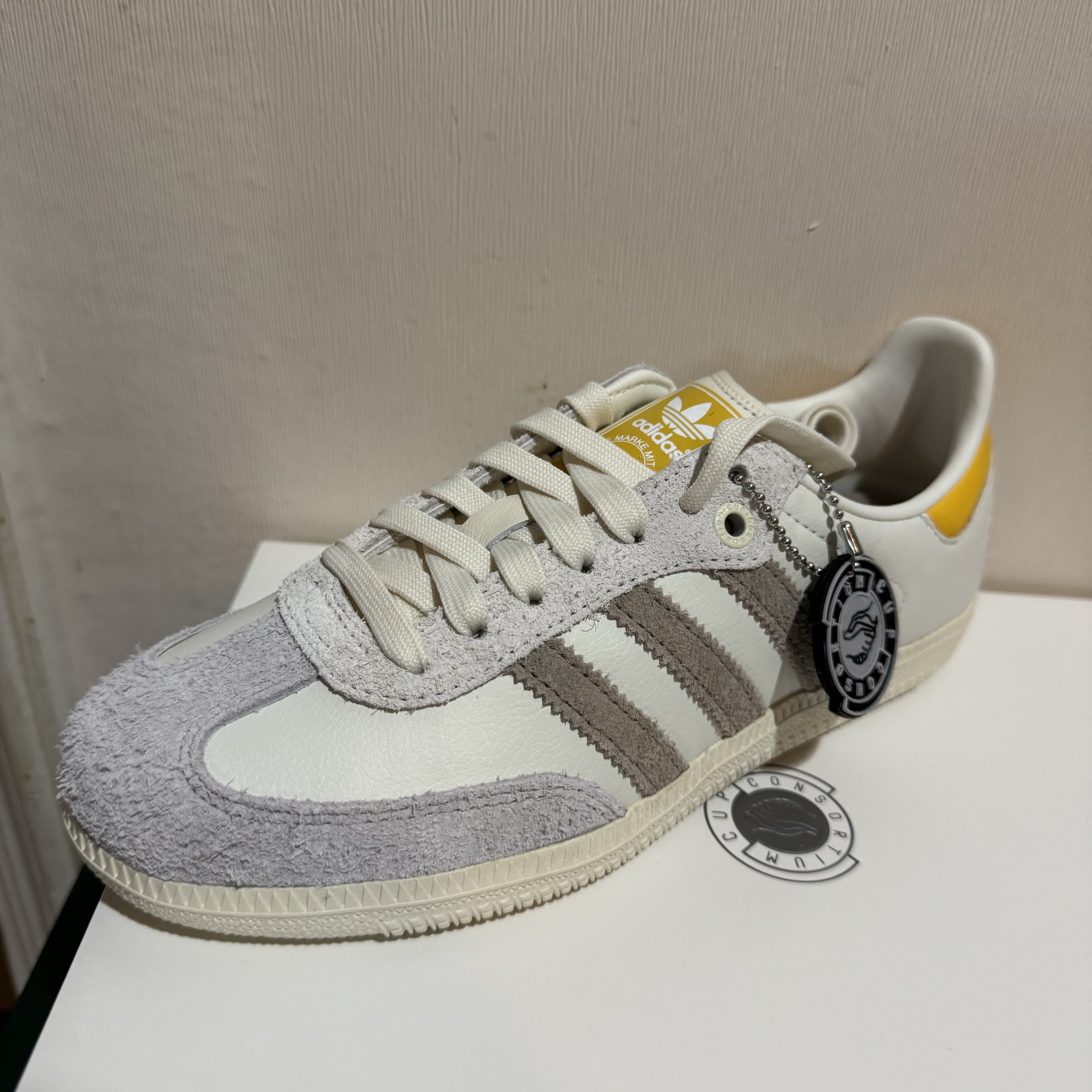Adidas x Kasina Samba Consortium Cup Off White Trace Khaki 착용 스타일