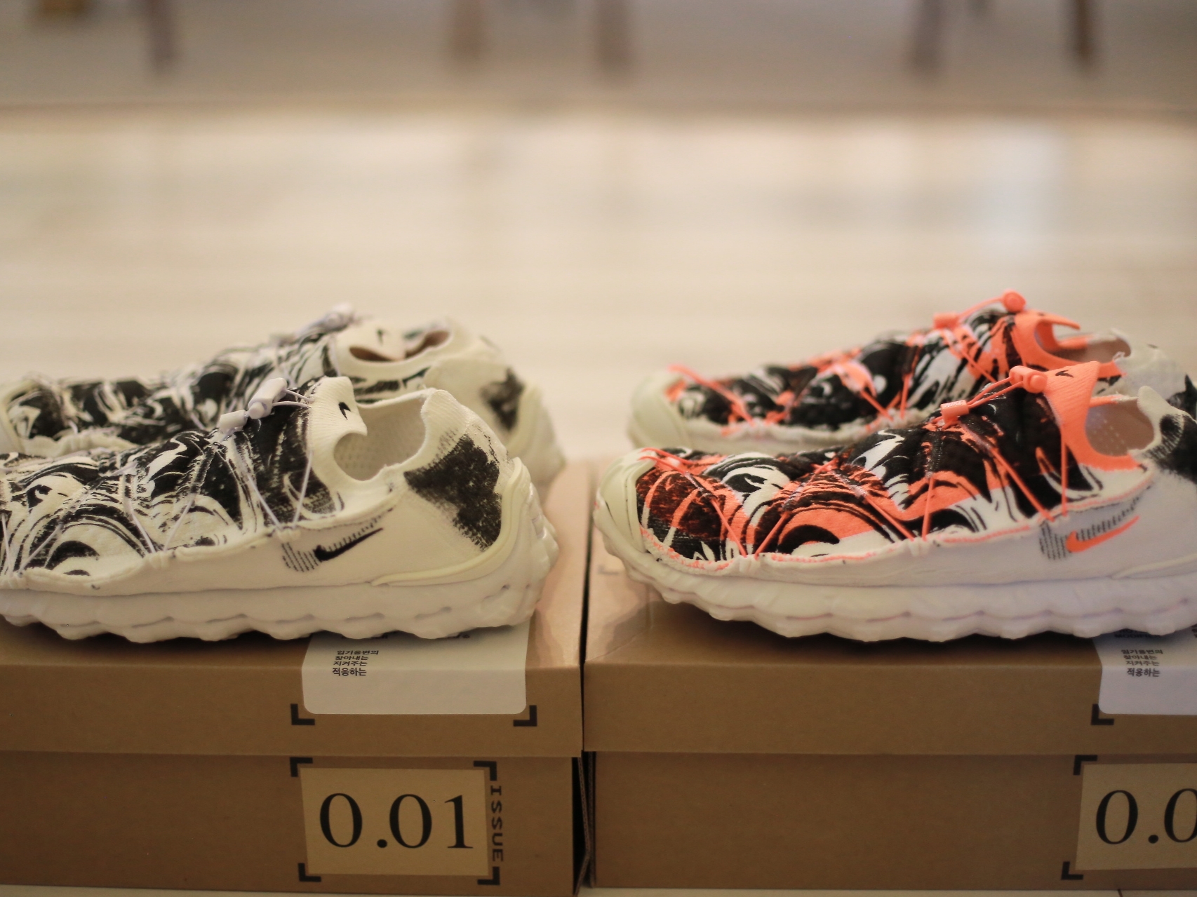 Nike ISPA Mindbody White and Total Orange, Nike ISPA Mindbody Black and White 착용 스타일 - 5