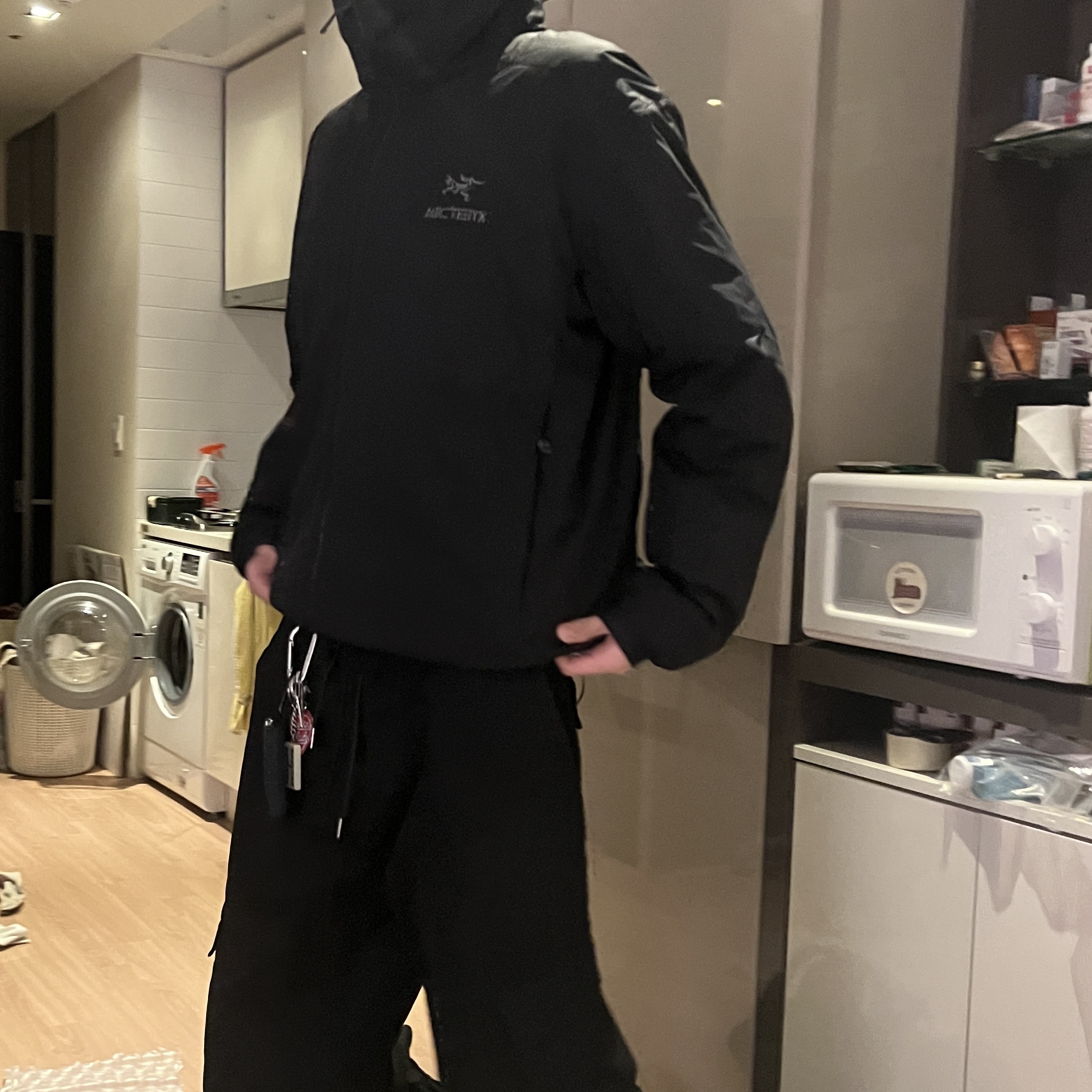 Arc'teryx Atom LT Hoody Black, Human Made Military Card Case Navy 착용 스타일 - 3