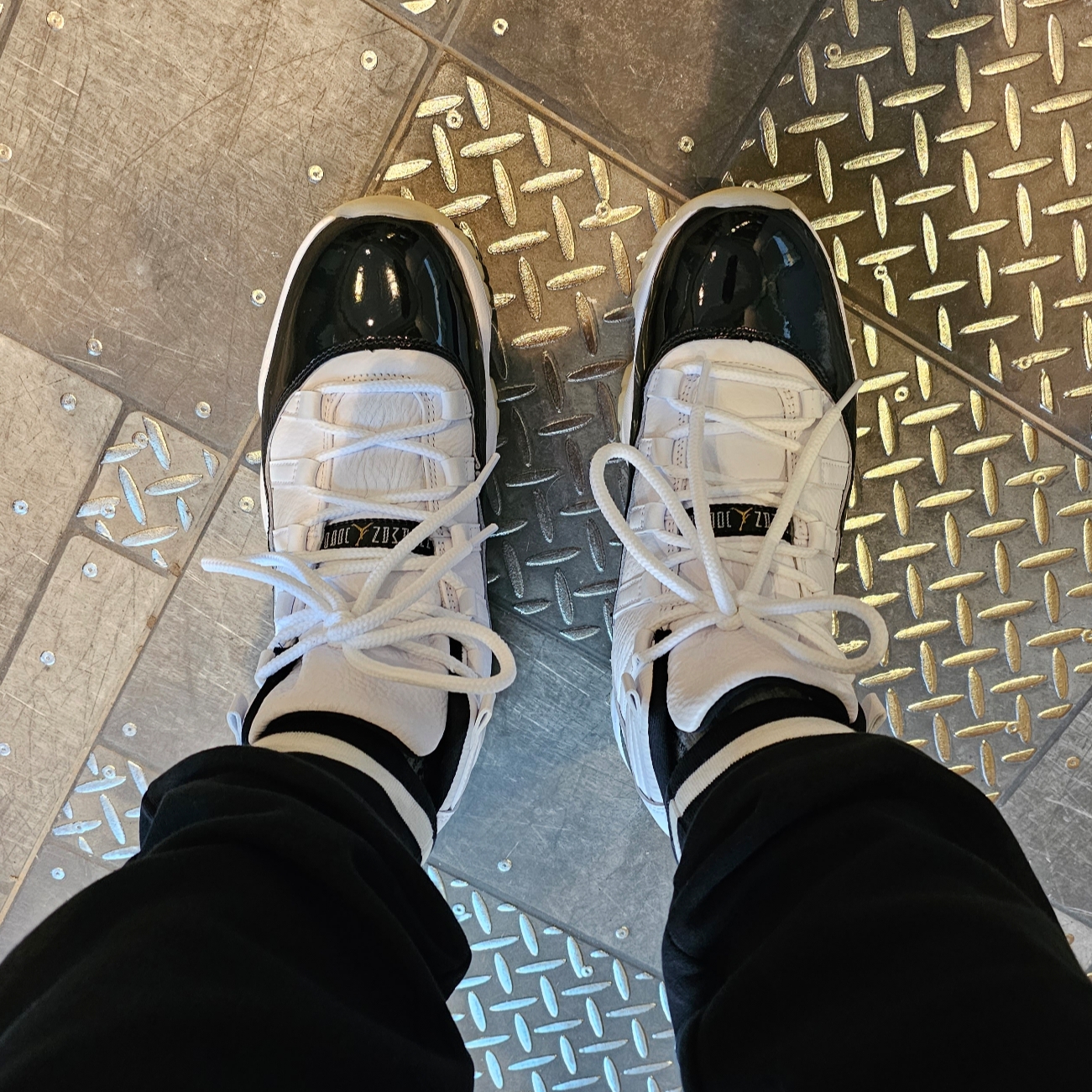 Jordan 11 Retro Gratitude 착용 스타일 - 4