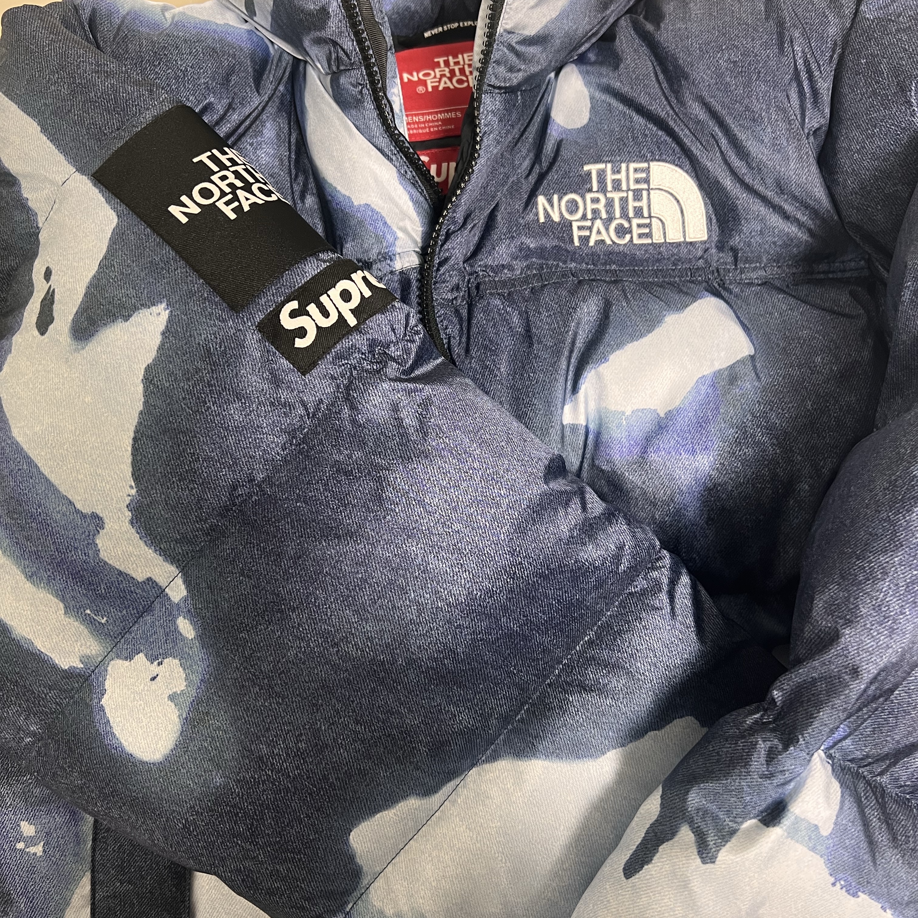 Supreme x The North Face Bleached Denim Print Nuptse Jacket Indigo - 21FW 착용 스타일