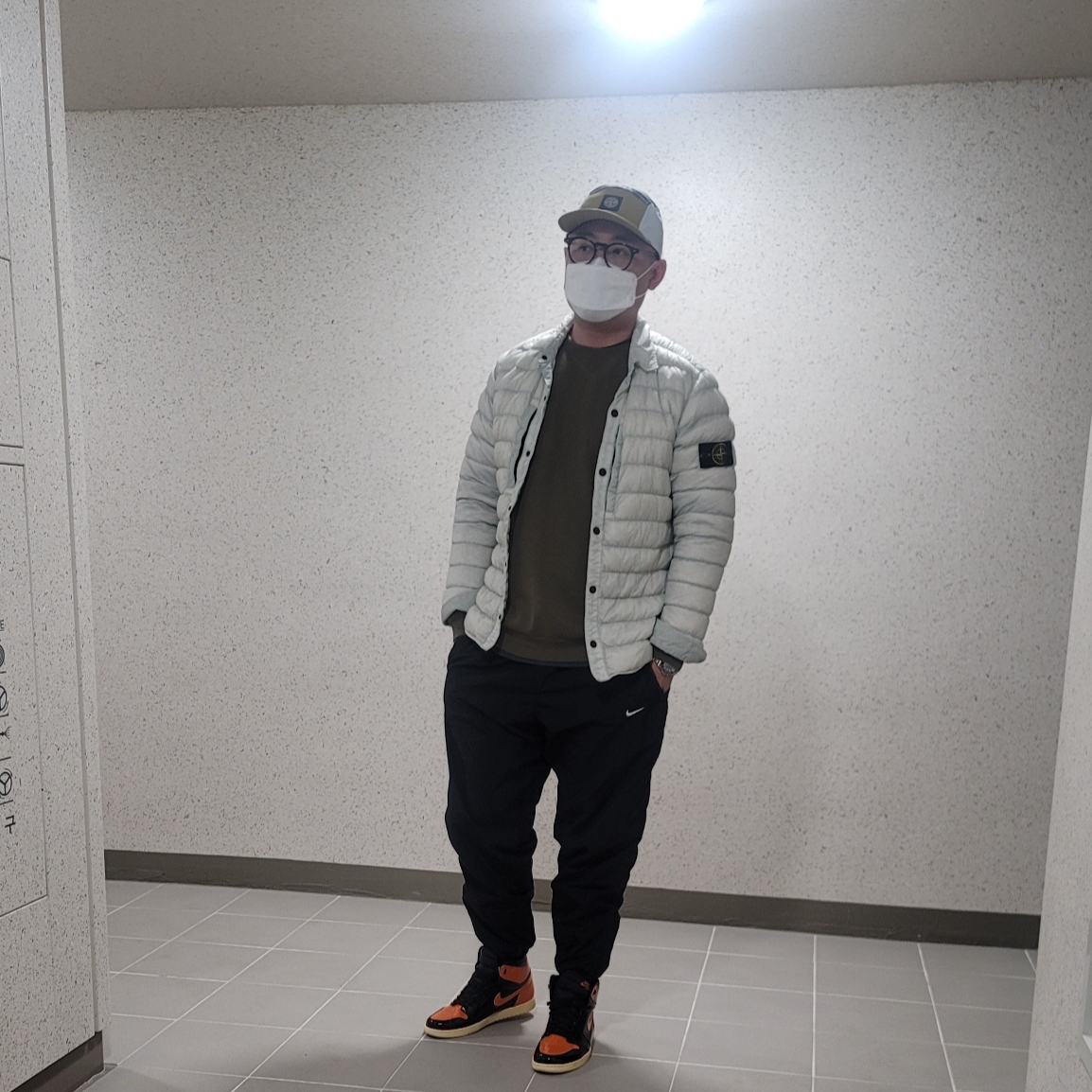 Stone Island 41524 Loom Woven Chambers R-Nylon Down-TC Garment Dyed Packable Jacket Light Grey - 22FW 착용 스타일