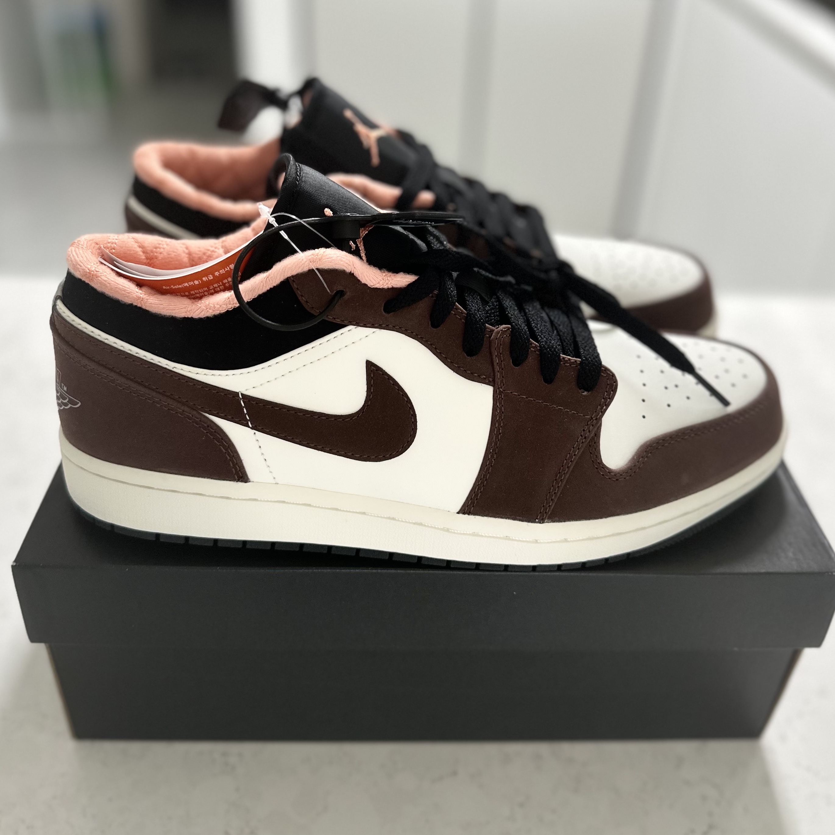 Jordan 1 Low SE Chocolate Bliss 착용 스타일 - 2