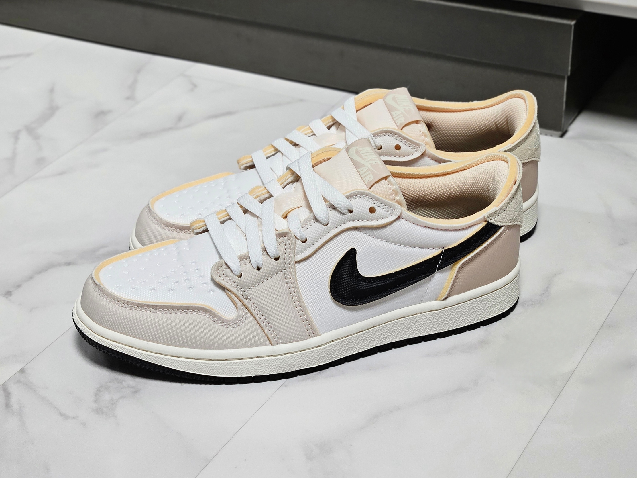 Jordan 1 Retro Low OG EX White and Coconut Milk 착용 스타일 - 5