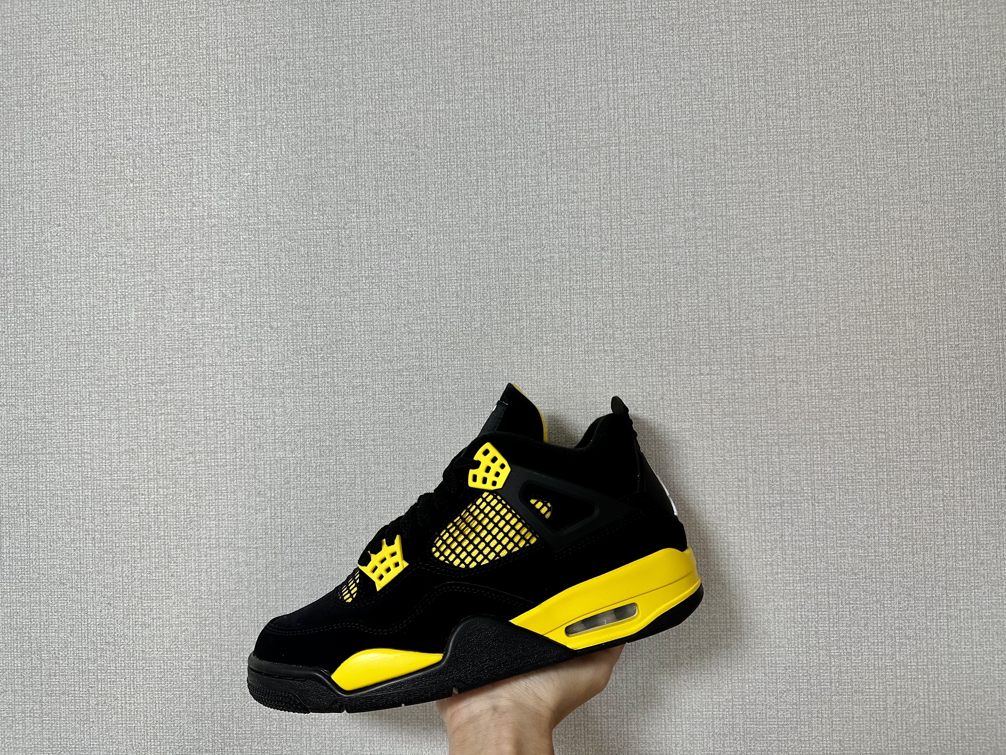 Jordan 4 Retro Thunder 2023 착용 스타일 - 2