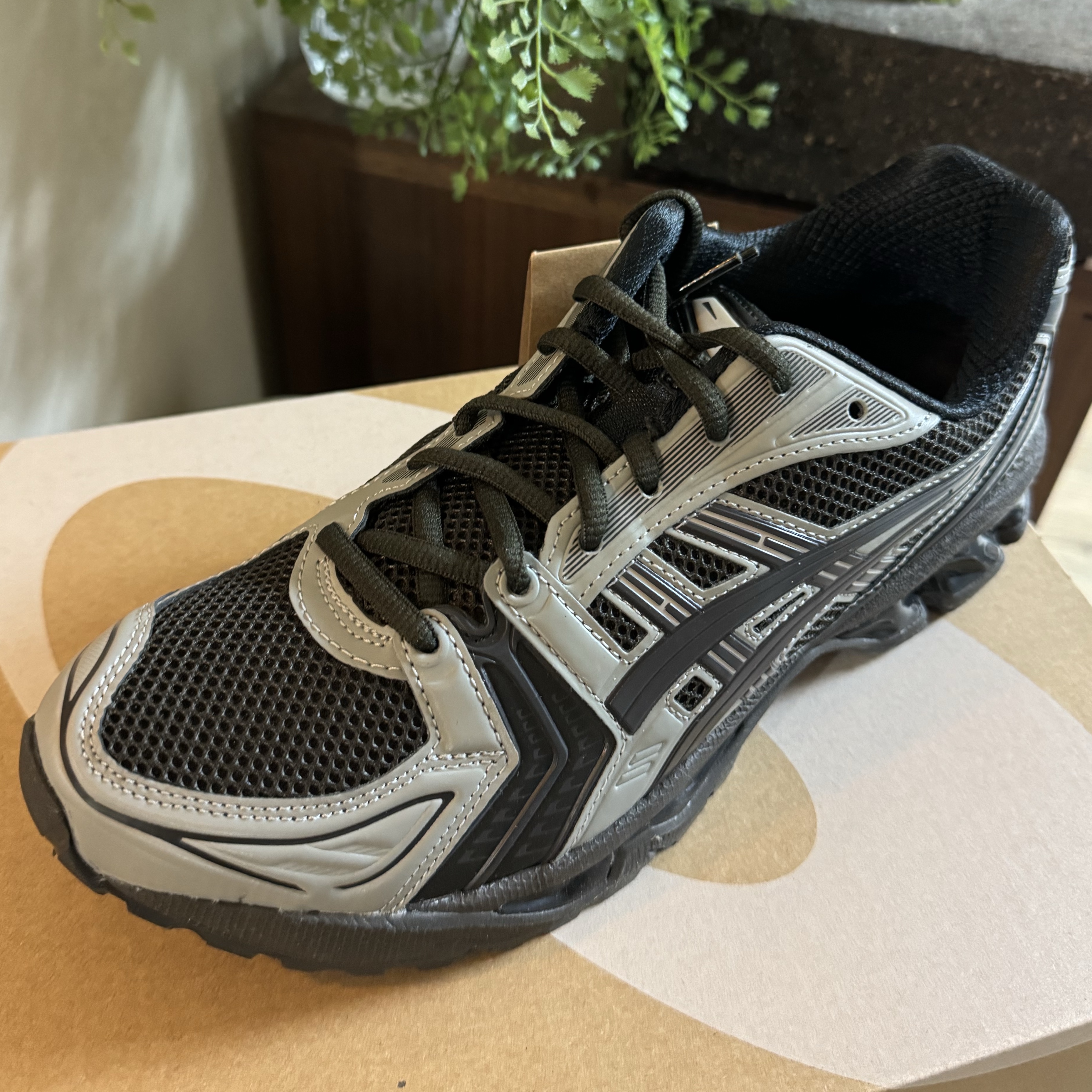 Asics x Atmos x Undermycar Gel-Kayano 14 Pepper Black 착용 스타일