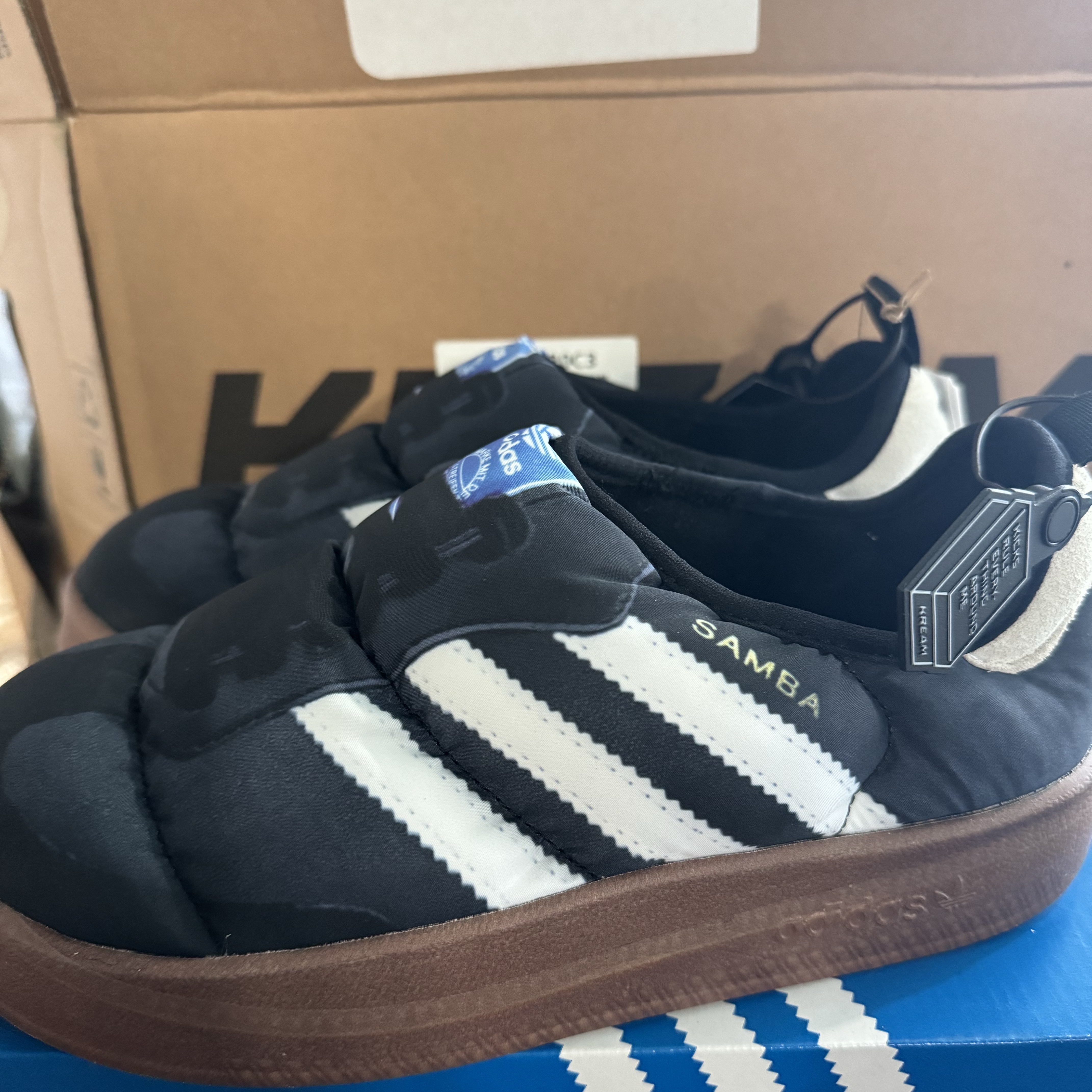 Adidas Puffylette Samba Core Black 착용 스타일