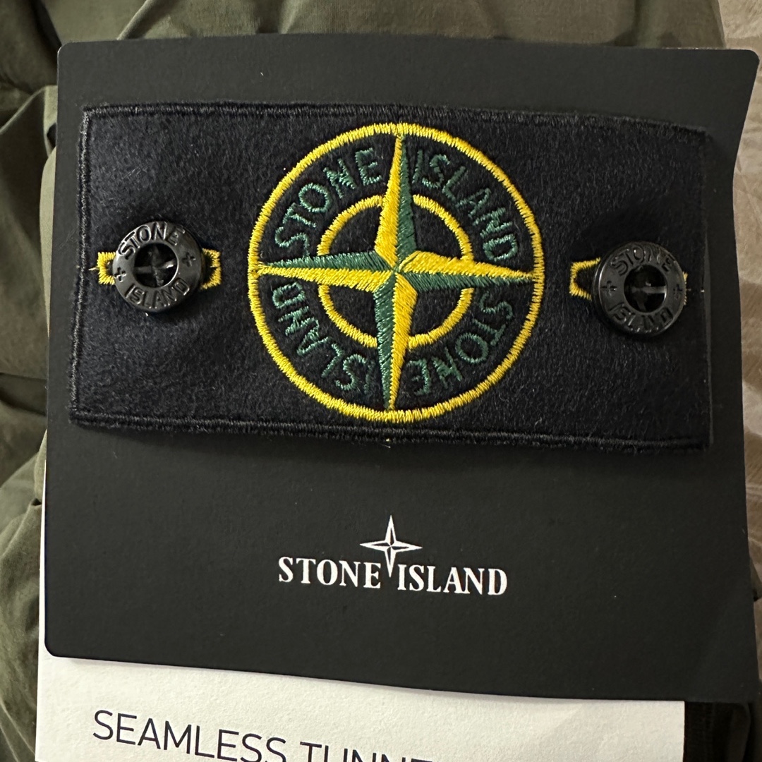 Stone Island 43728 Seamless Tunnel Nylon Down-TC Jacket Olive Green - 23FW 착용 스타일