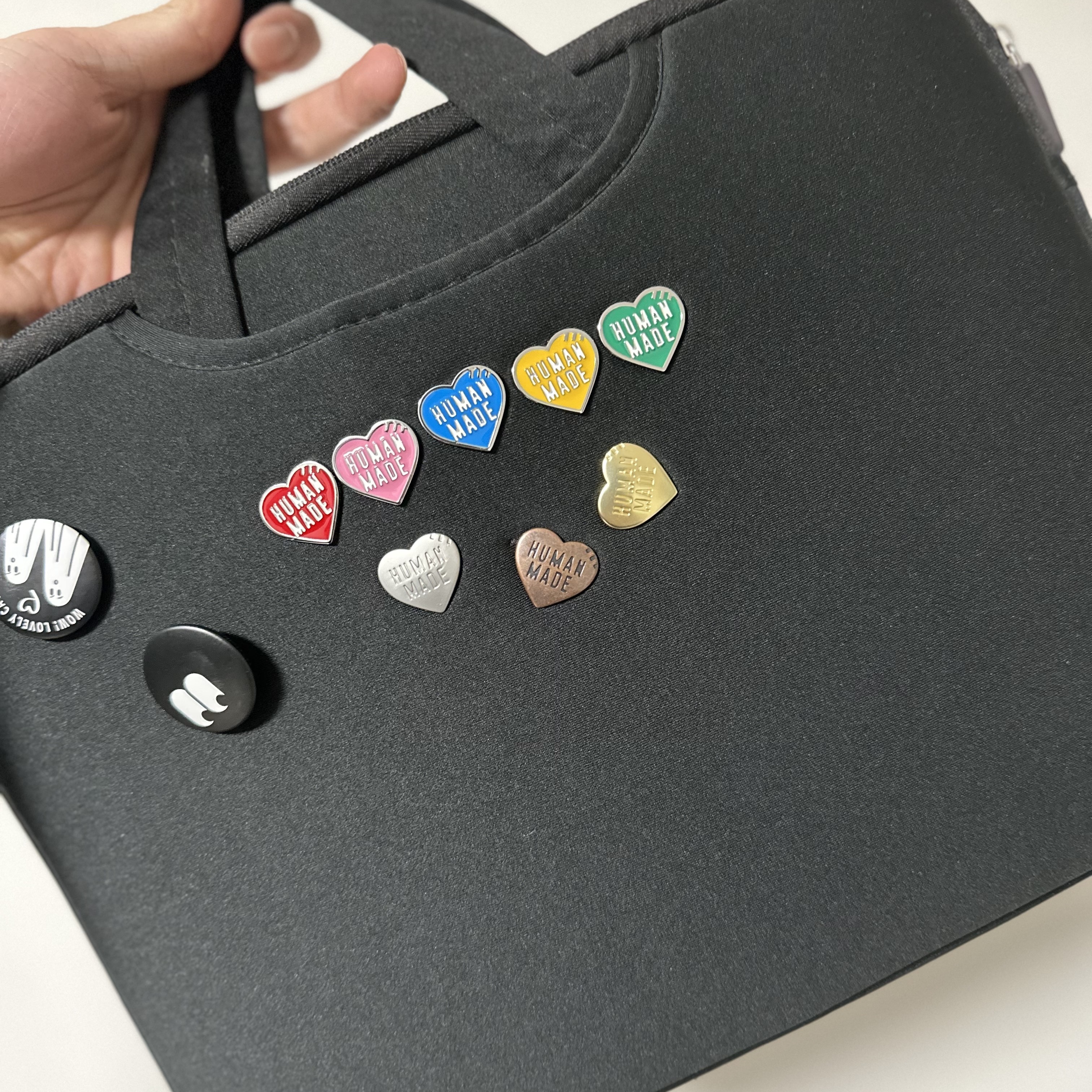 Human Made Heart Pin Set Gold (Set of 3) 착용 스타일