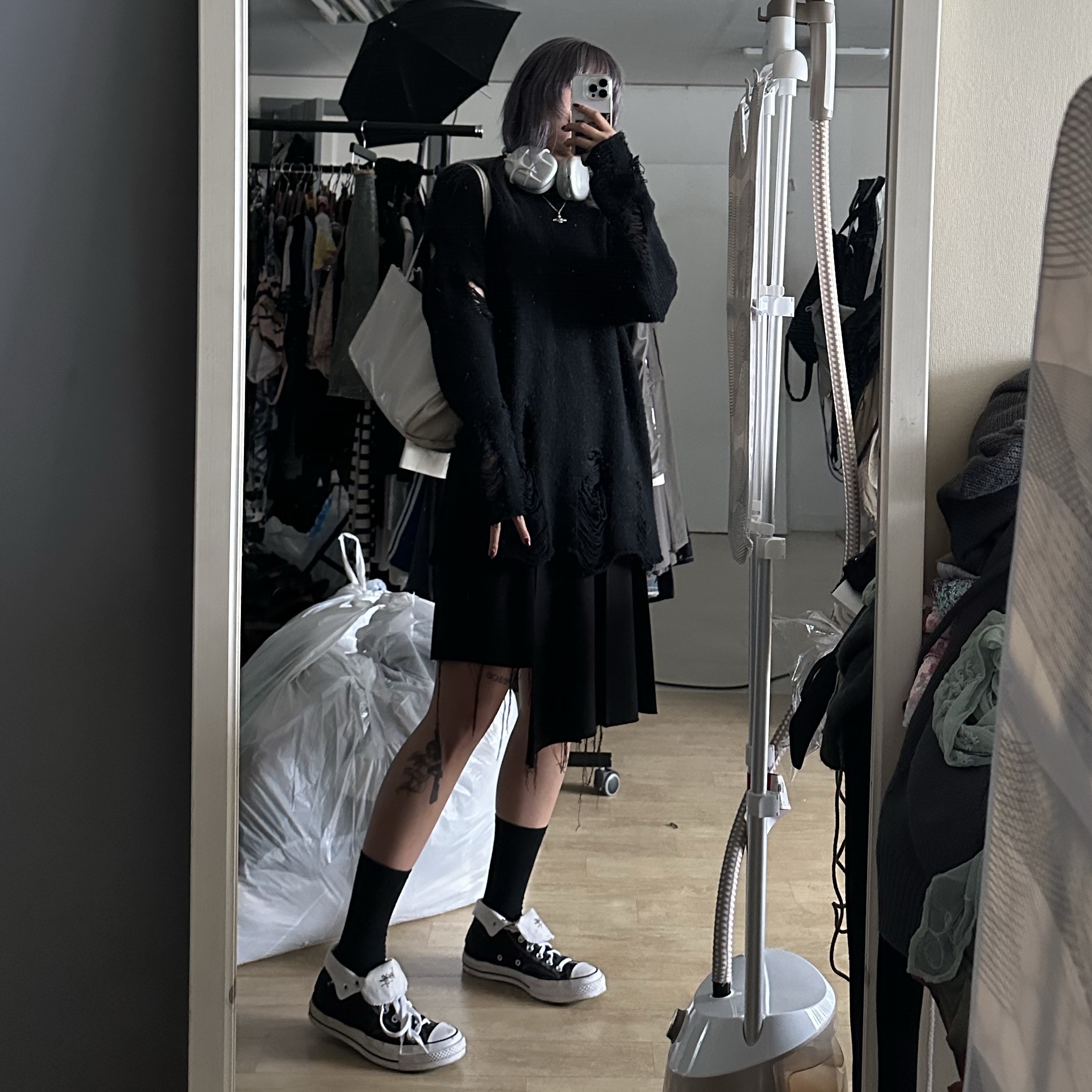 Converse x Stussy Chuck 70 High Black, Apple AirPods Max Lightning Silver (Korean Ver.) 착용 스타일 - 1