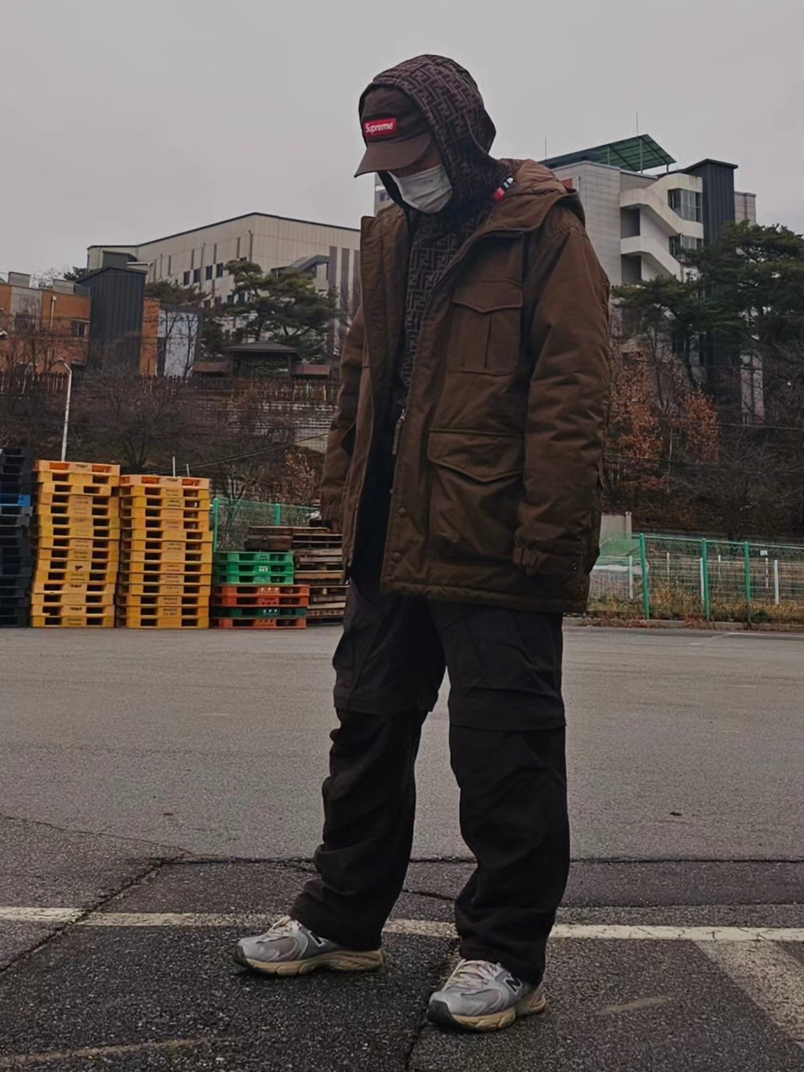 Nike ACG Smith Summit Cargo Pants Velvet Brown - Asia, New Balance 530 Vintage Metallic Silver 착용 스타일