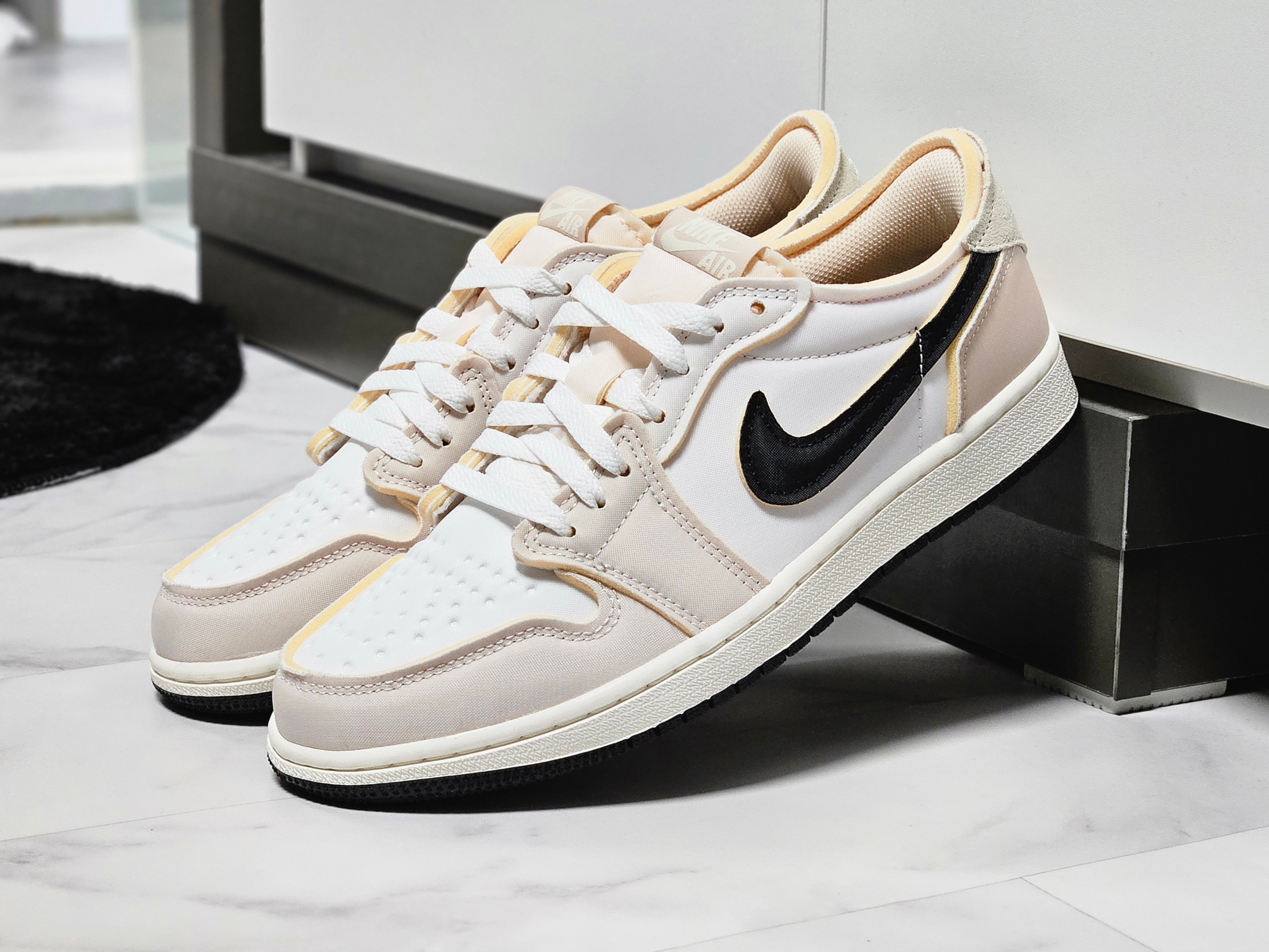 Jordan 1 Retro Low OG EX White and Coconut Milk 착용 스타일 - 9