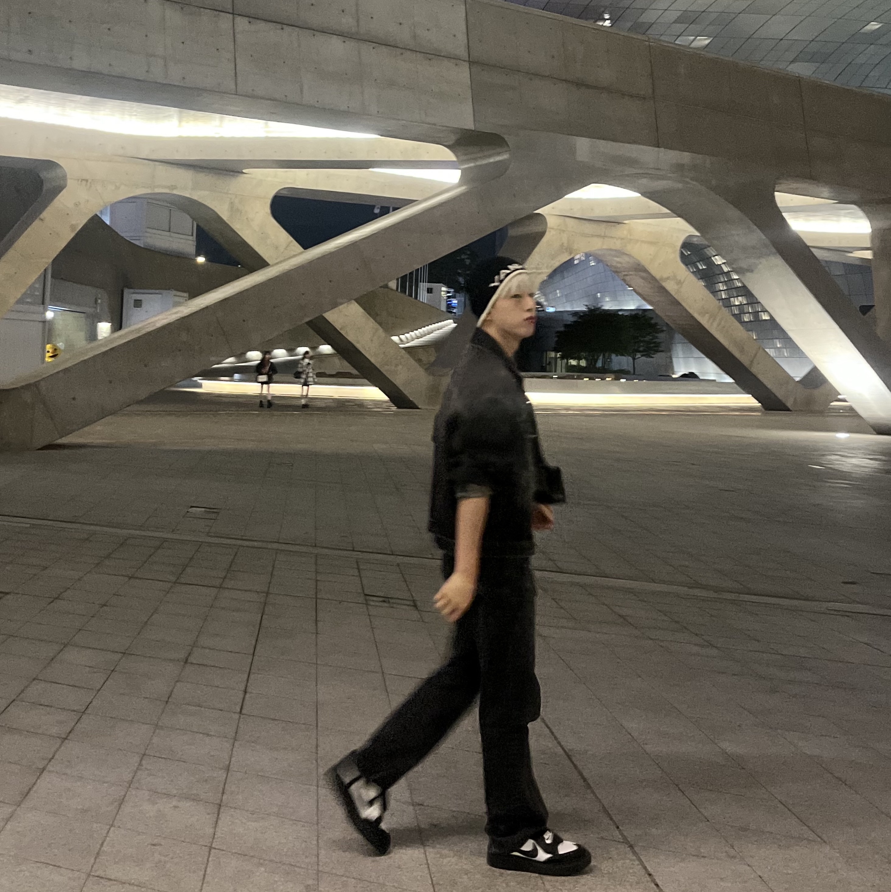 Nike x Peaceminusone Kwondo1 Black and White 착용 스타일 - 1