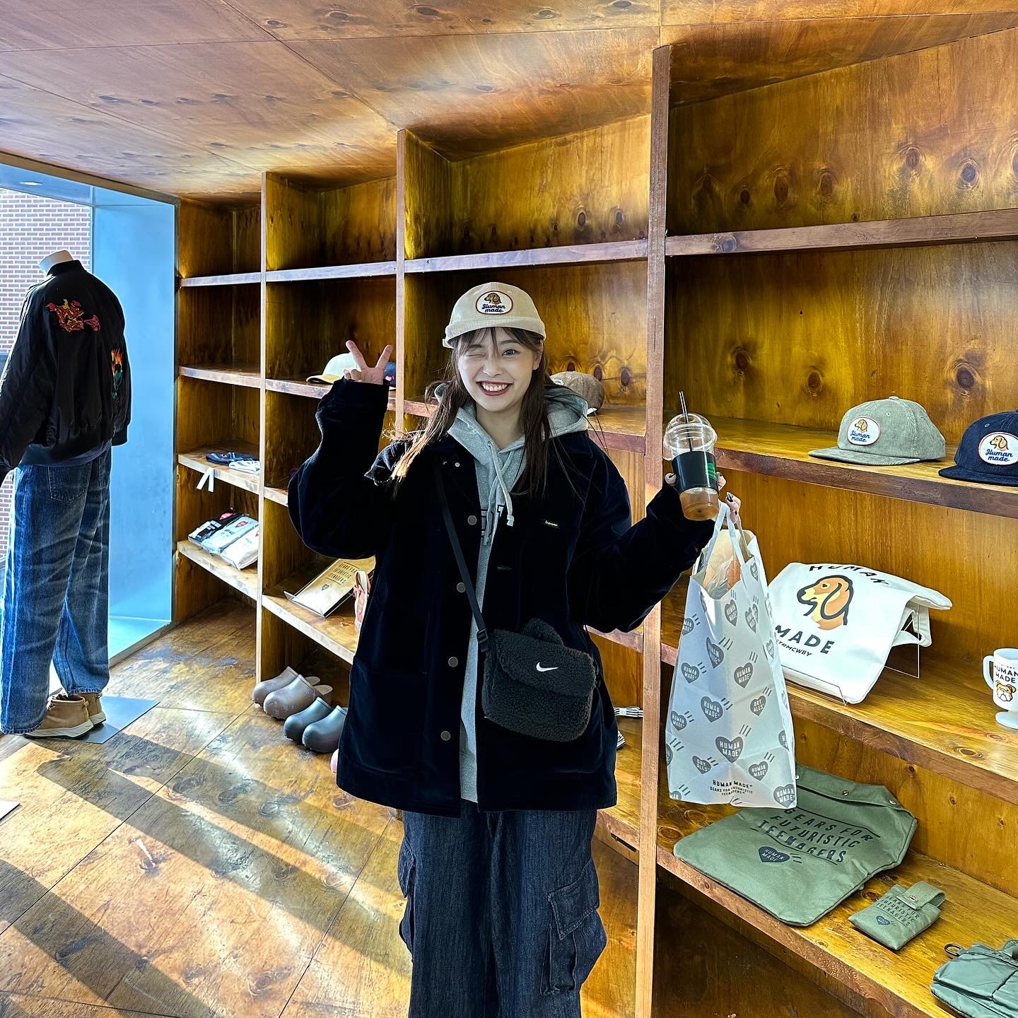Human Made 6 Panel Corduroy Cap White, (Kids) Nike NSW Faux Fur Crossbody Bag Black 착용 스타일 - 5