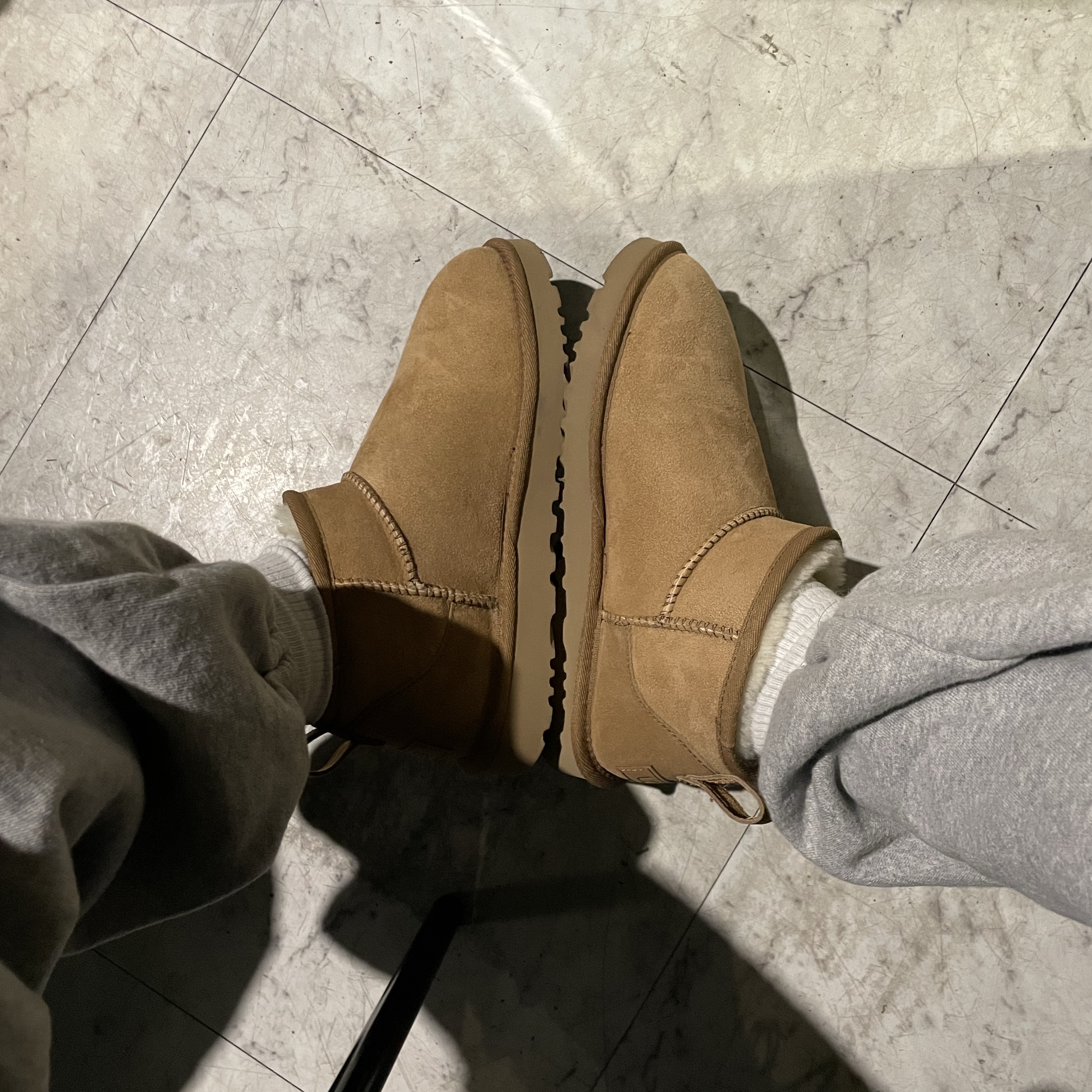 (W) UGG Classic Ultra Mini Boots Chestnut 착용 스타일