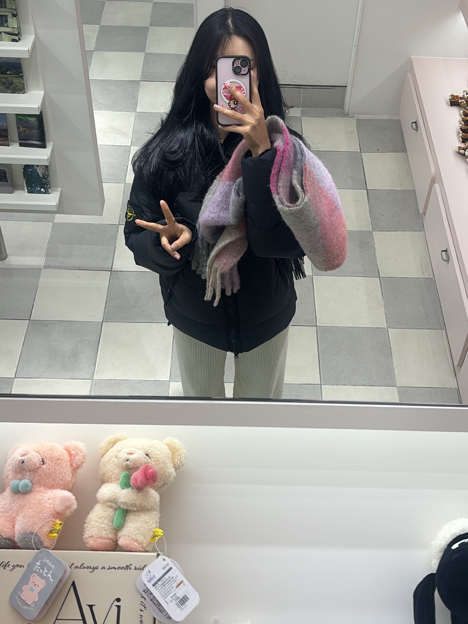 Acne Studios Mohair Check Muffler Fuchsia Lilac Pink, Dior Saddle Flap Card Holder Blue Dior Oblique Jacquard 착용 스타일 - 2