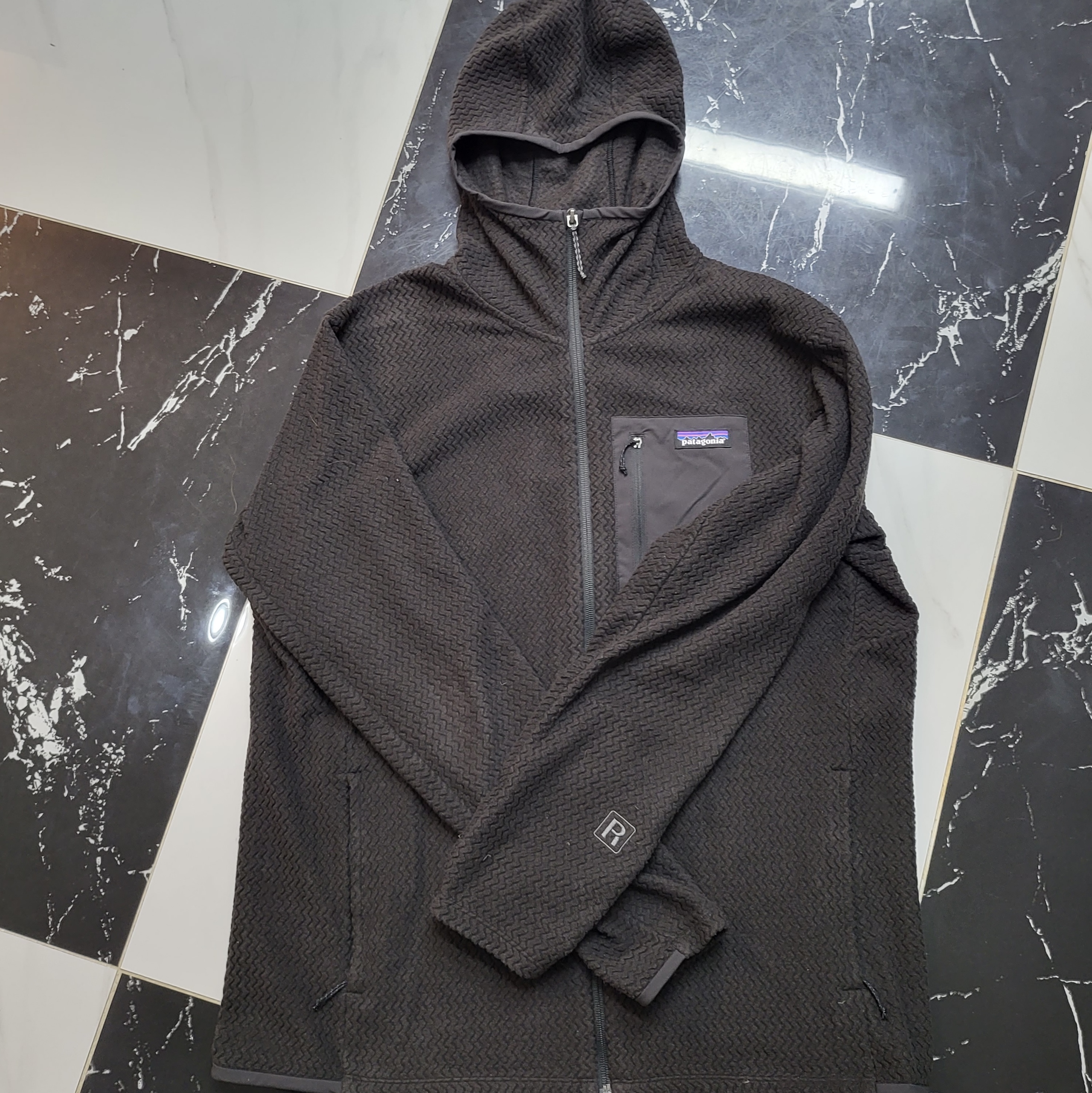 Patagonia R1 Air Full-Zip Hoody Black 착용 스타일