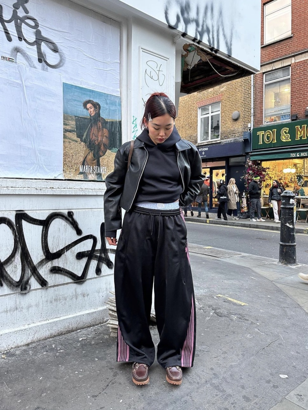 Needles Straight Track Pants Poly Smooth Black 착용 스타일