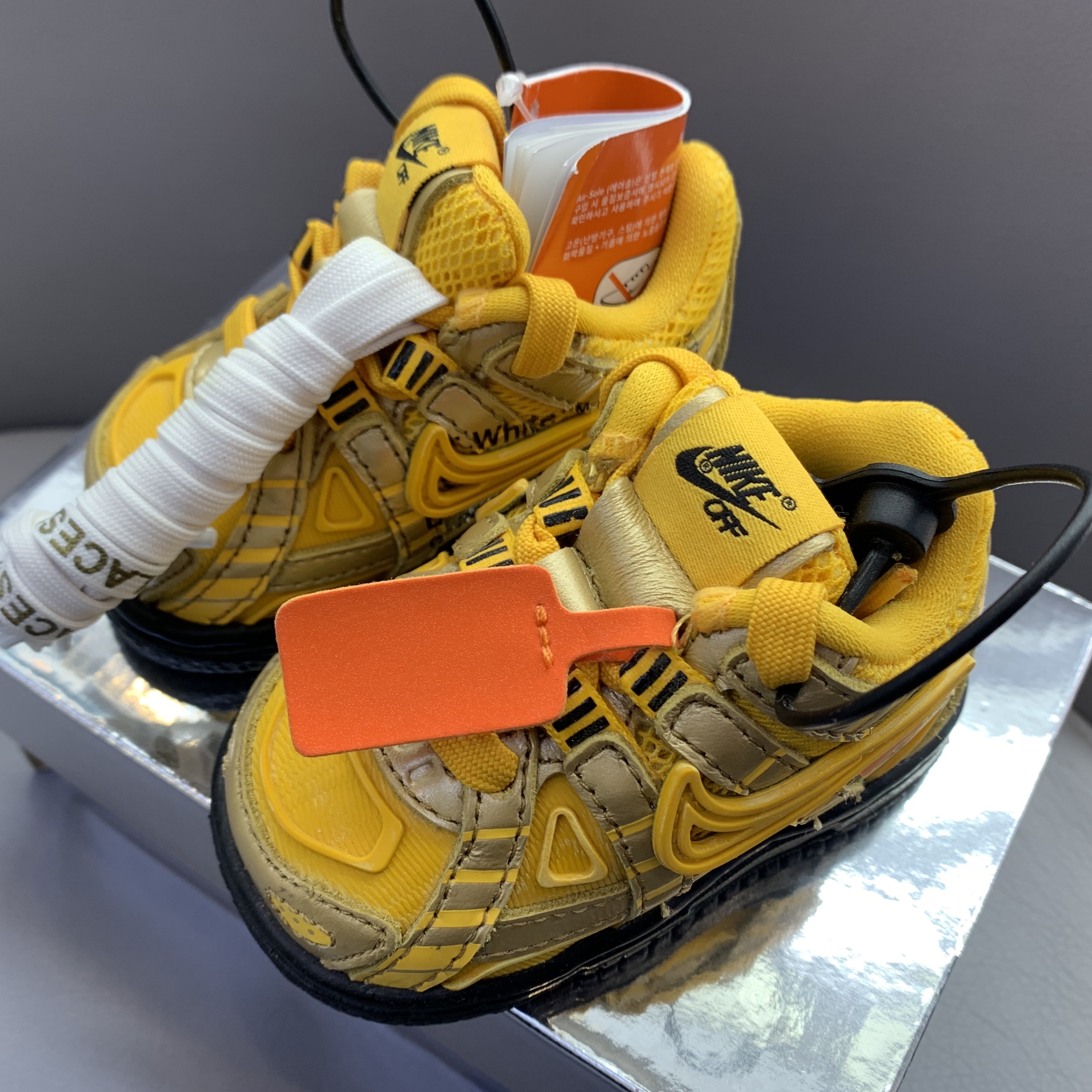 (TD) Nike x Off-White Air Rubber Dunk University Gold 착용 스타일 - 3