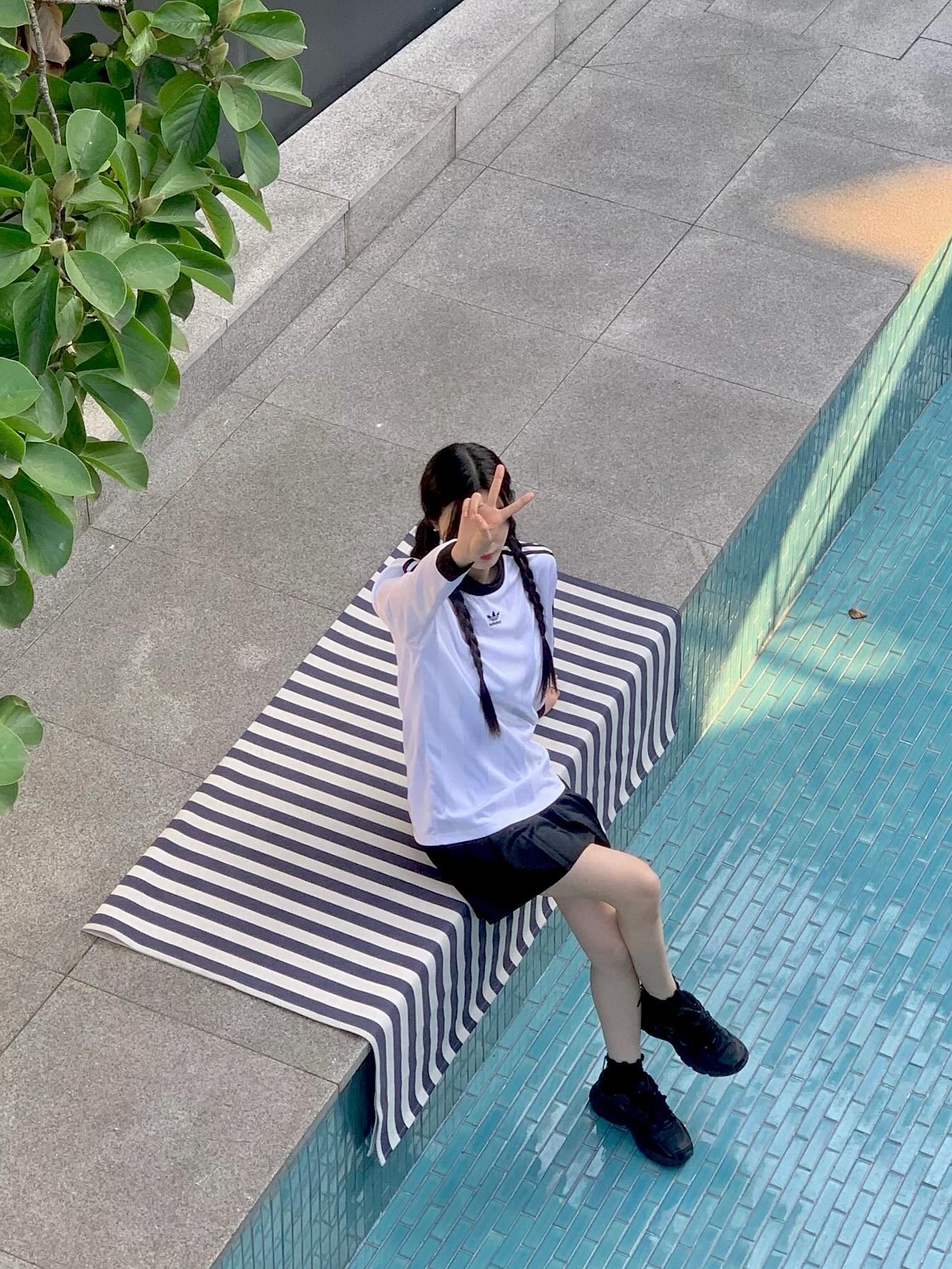 Adidas Satin Small Shoulder Bag Black, (W) Adidas Astir Triple Black 착용 스타일 - 3