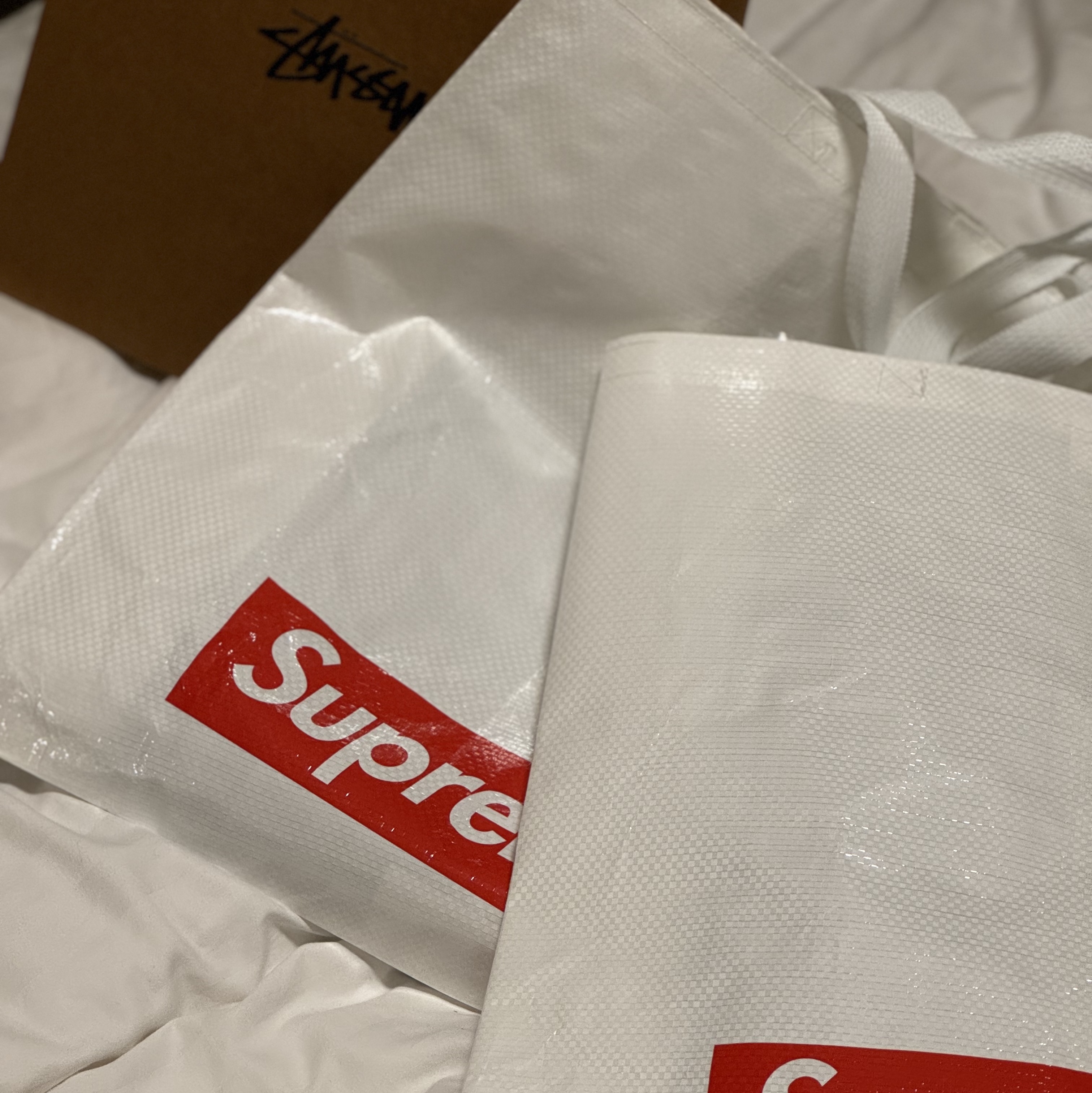 Supreme Stone Washed Slim Selvedge Jean Stone Washed Indigo - 23FW, Stussy Fuzzy Lattice Crew Sweater Ivory 착용 스타일