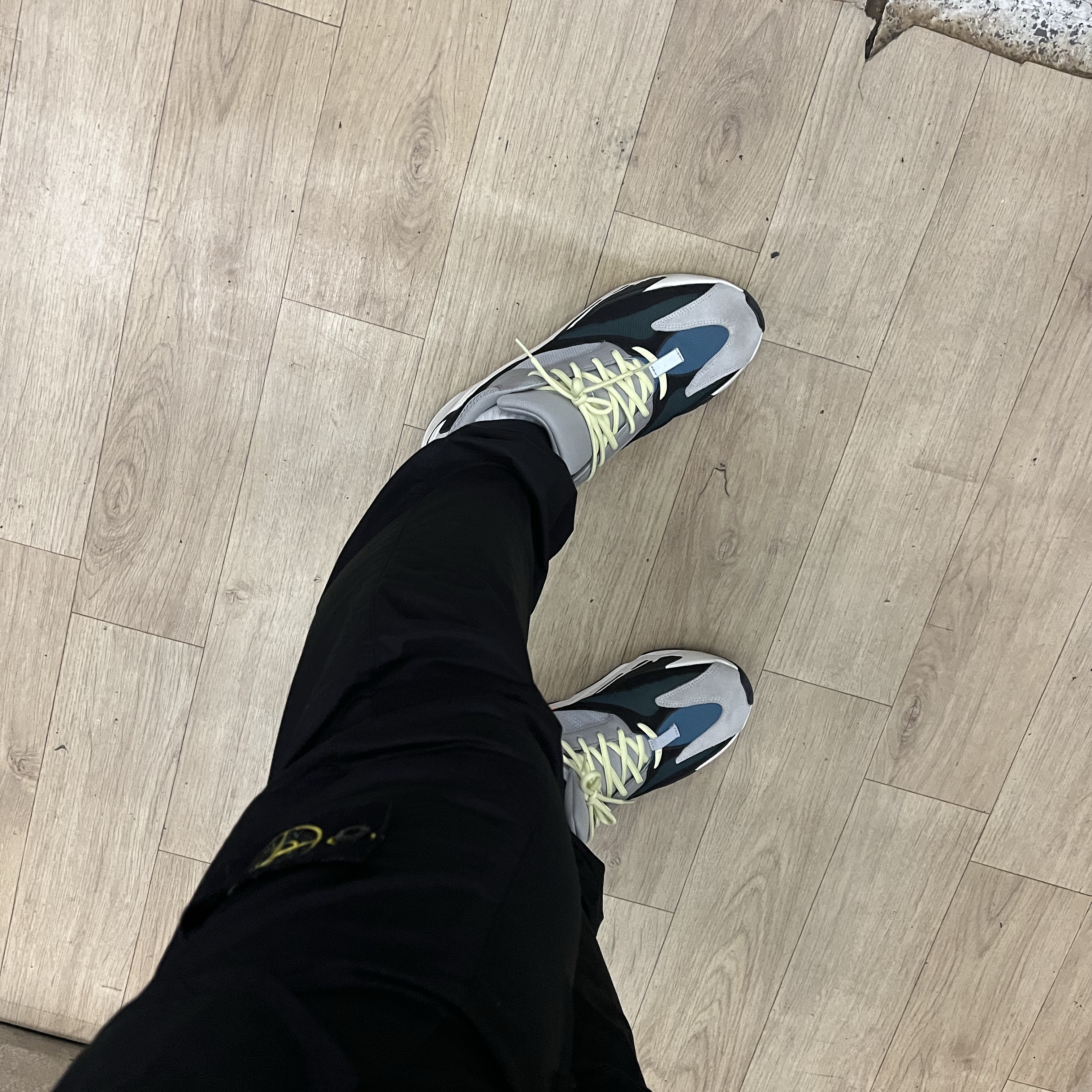 Adidas Yeezy Boost 700 Wave Runner Solid Grey 2021/2022 착용 스타일