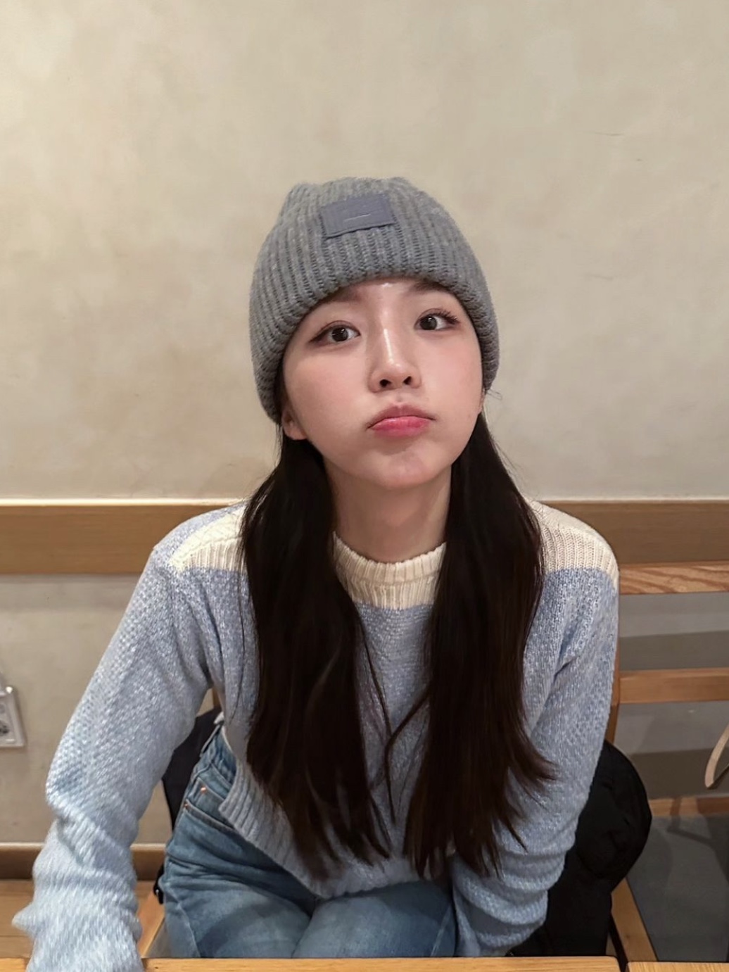 Acne Studios Large Face Logo Beanie Grey Melange 착용 스타일