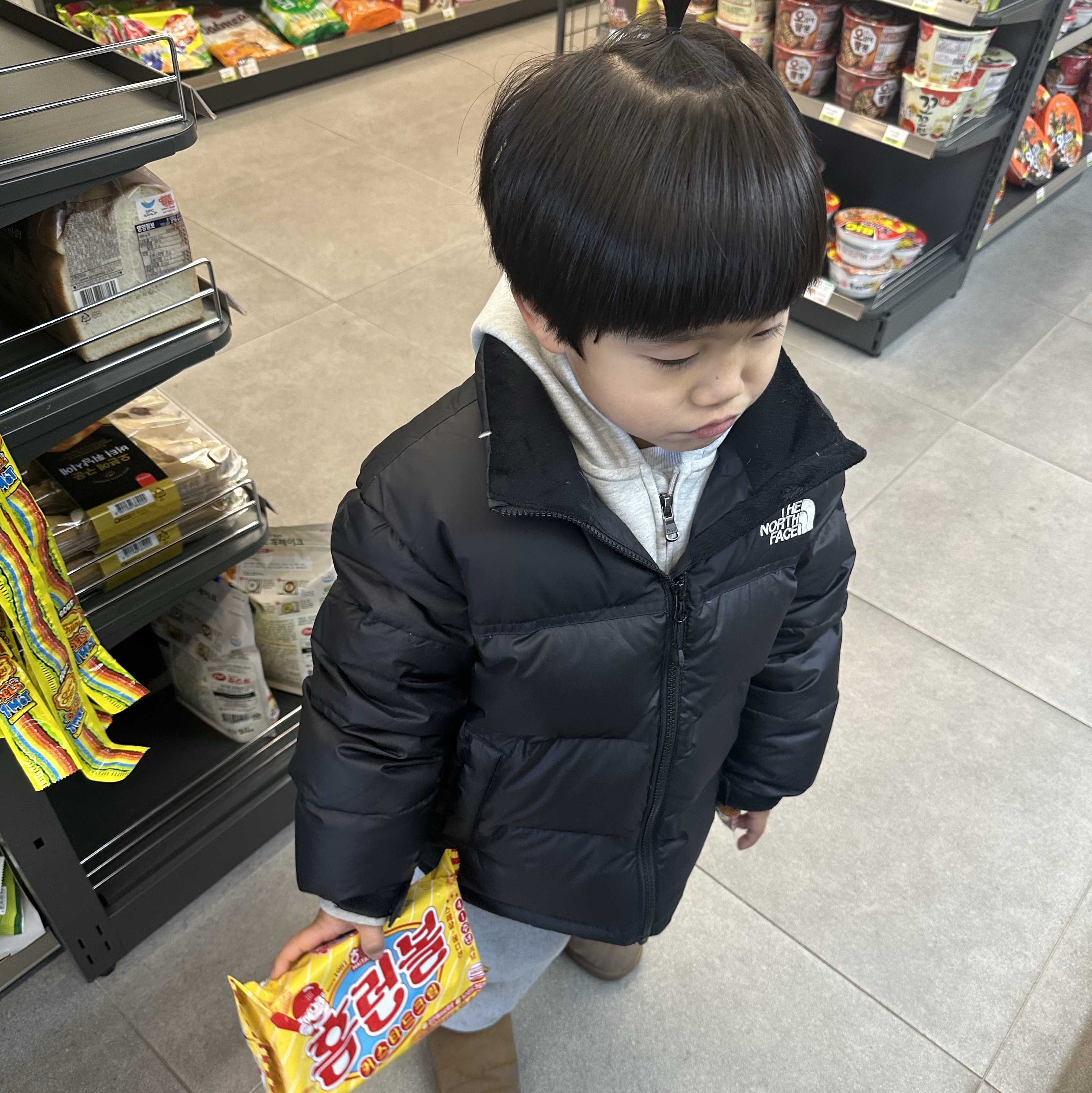 (Kids) The North Face 1996 Eco Nuptse Down Jacket Black 착용 스타일