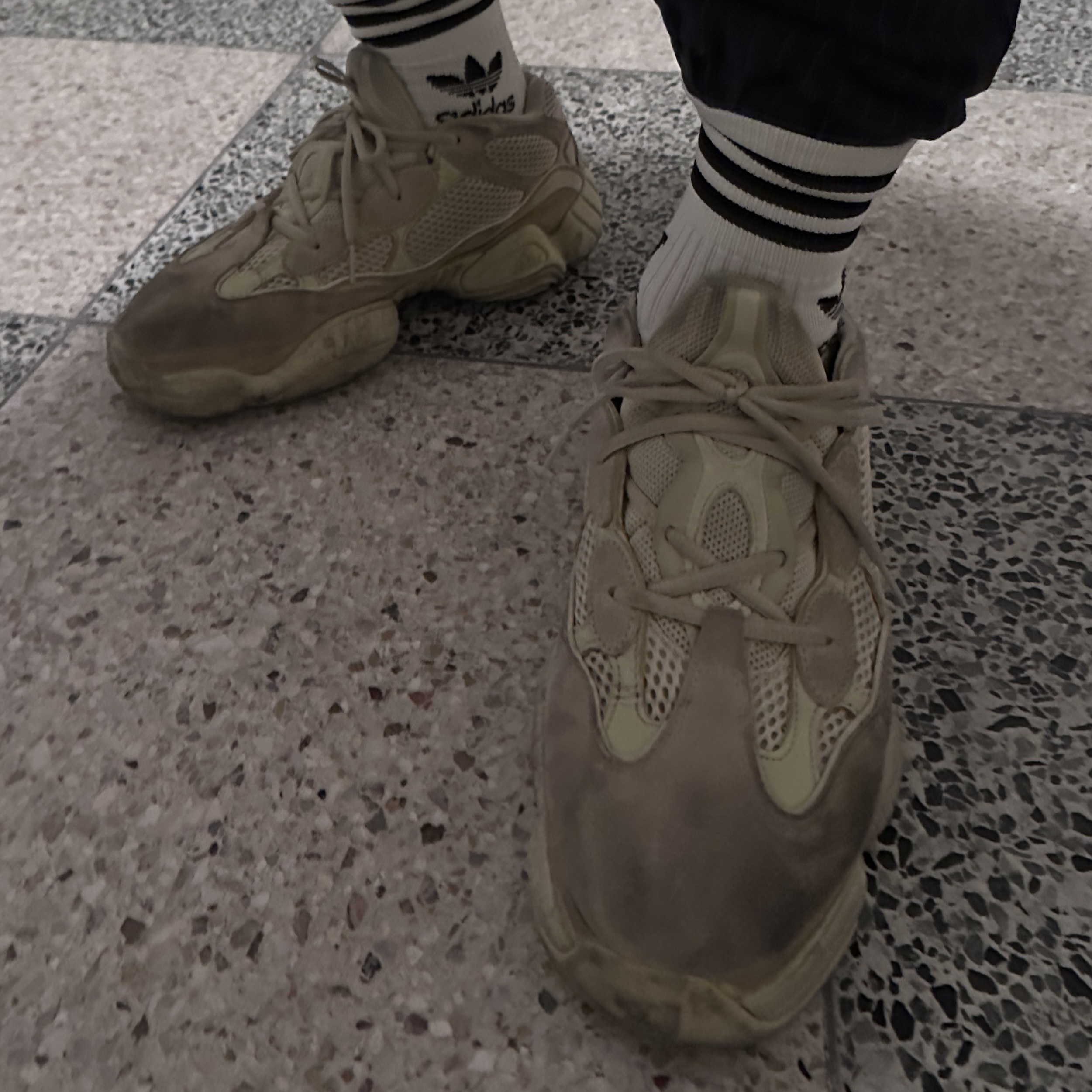 Adidas Yeezy 500 Super Moon Yellow 착용 스타일