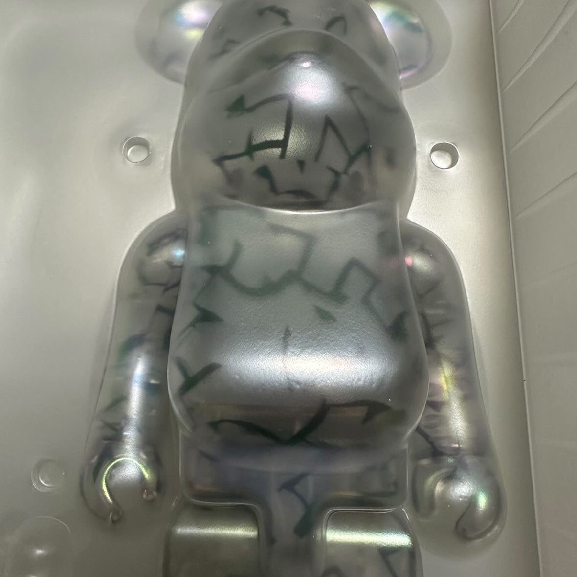 Bearbrick x Jimmy Choo x Eric Haze Curated By Poggy 100% & 400% Set 착용 스타일 - 2
