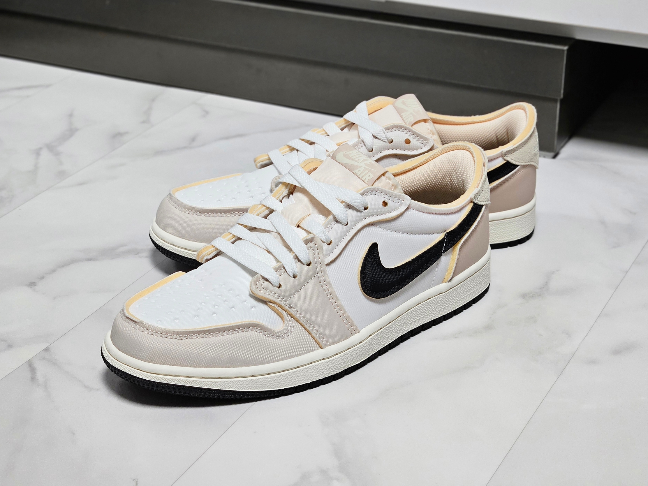 Jordan 1 Retro Low OG EX White and Coconut Milk 착용 스타일 - 6