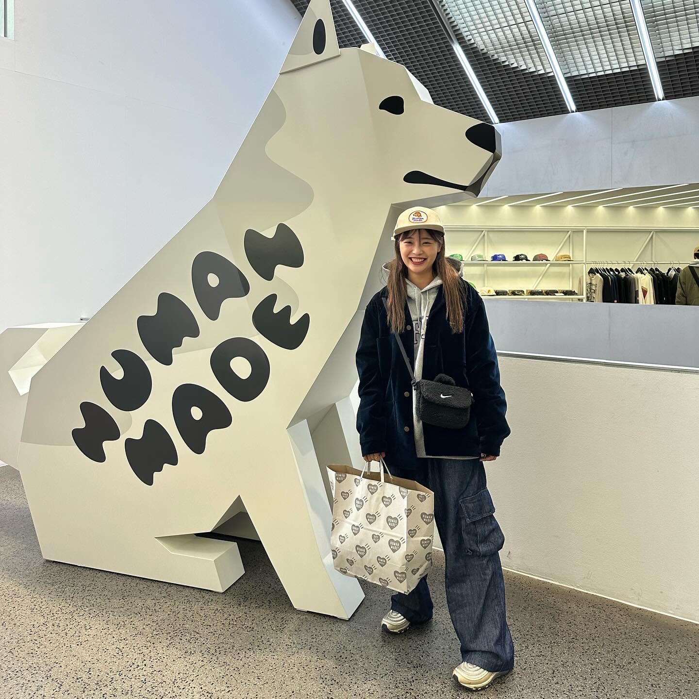 Human Made 6 Panel Corduroy Cap White, (Kids) Nike NSW Faux Fur Crossbody Bag Black 착용 스타일 - 2