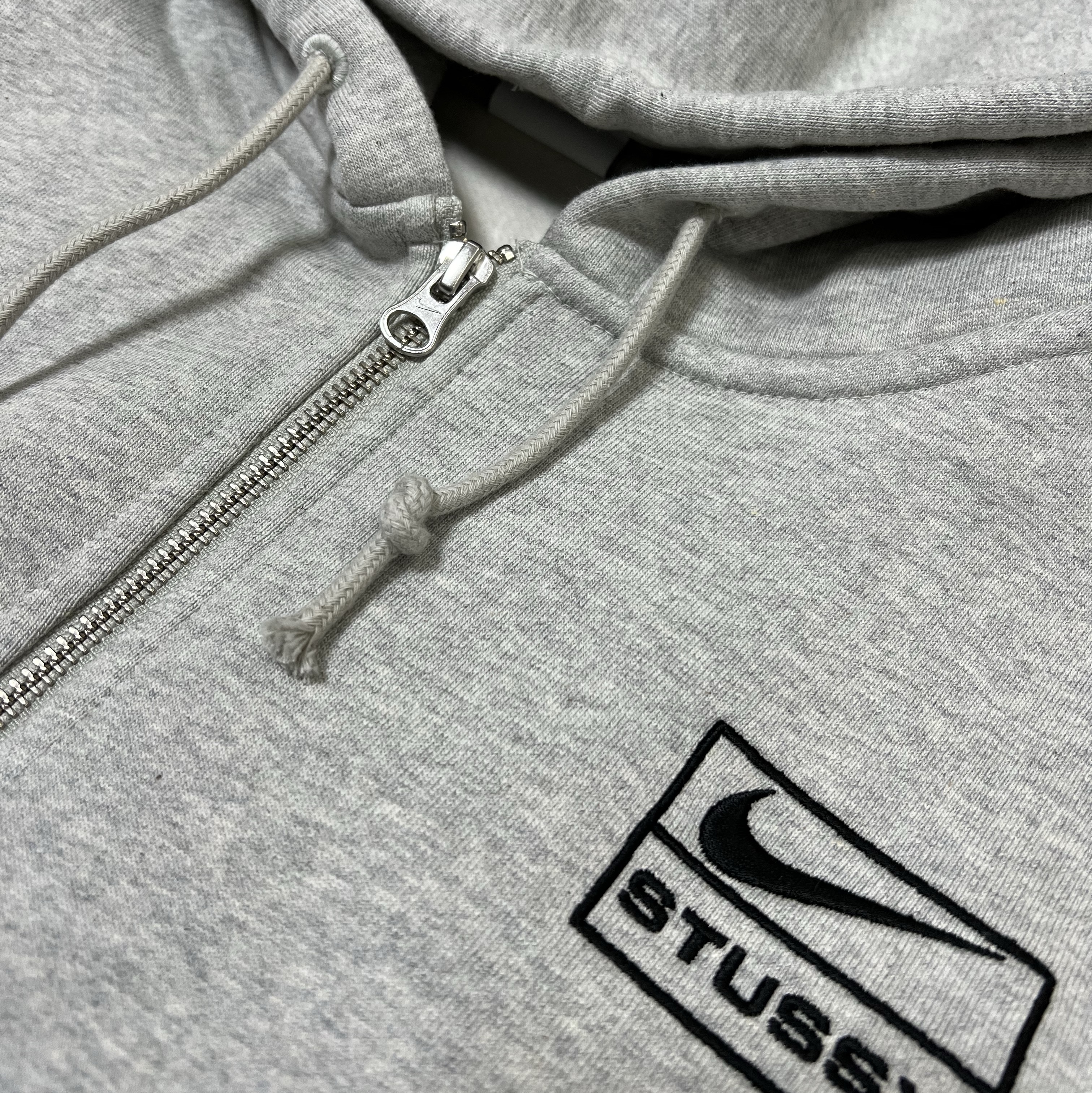 Nike x Stussy Full Zip Fleece Hoodie Grey Heather (FJ9181-050) 착용 스타일