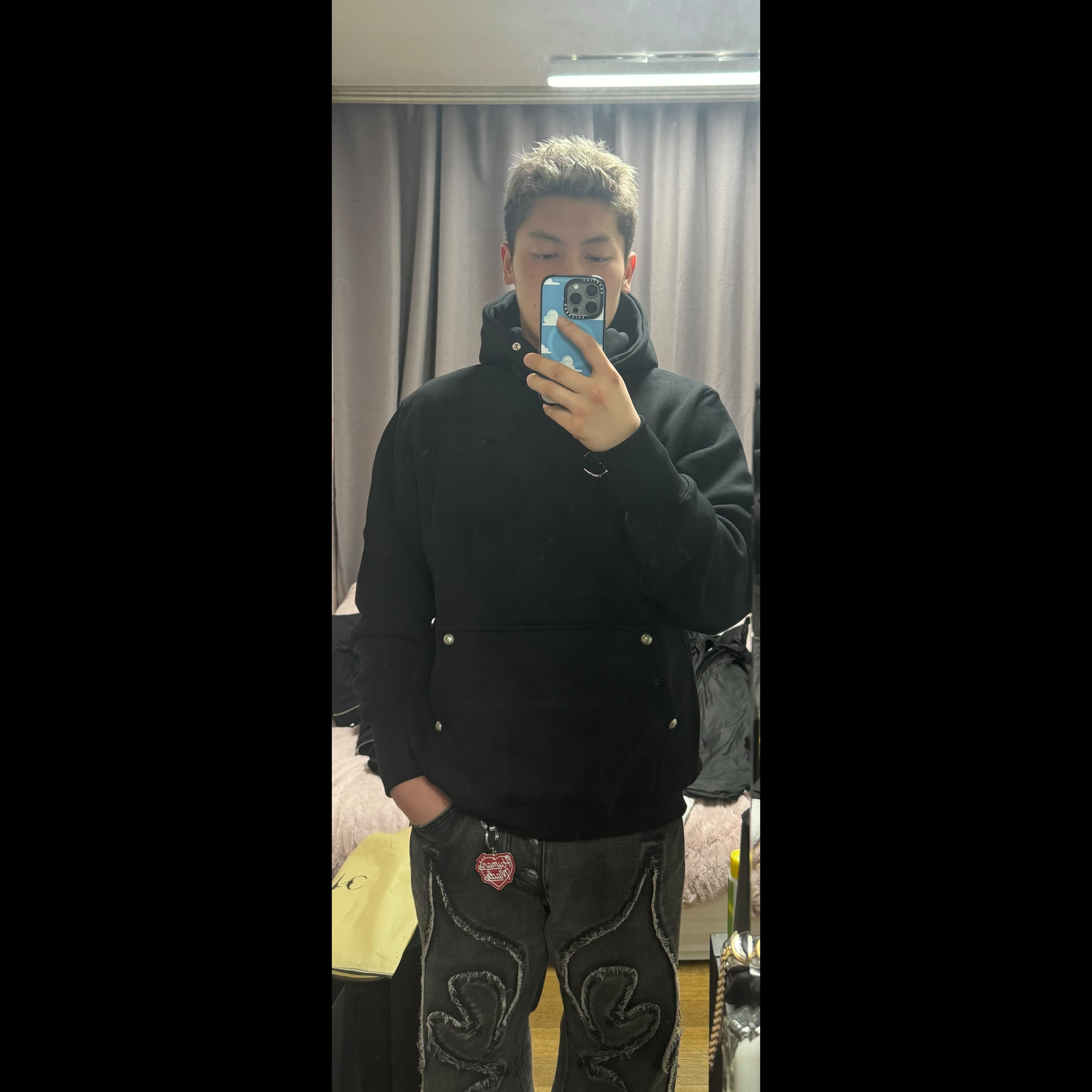 Thug Club Armor Hoodie Black, Human Made Heart Keyring Red 착용 스타일